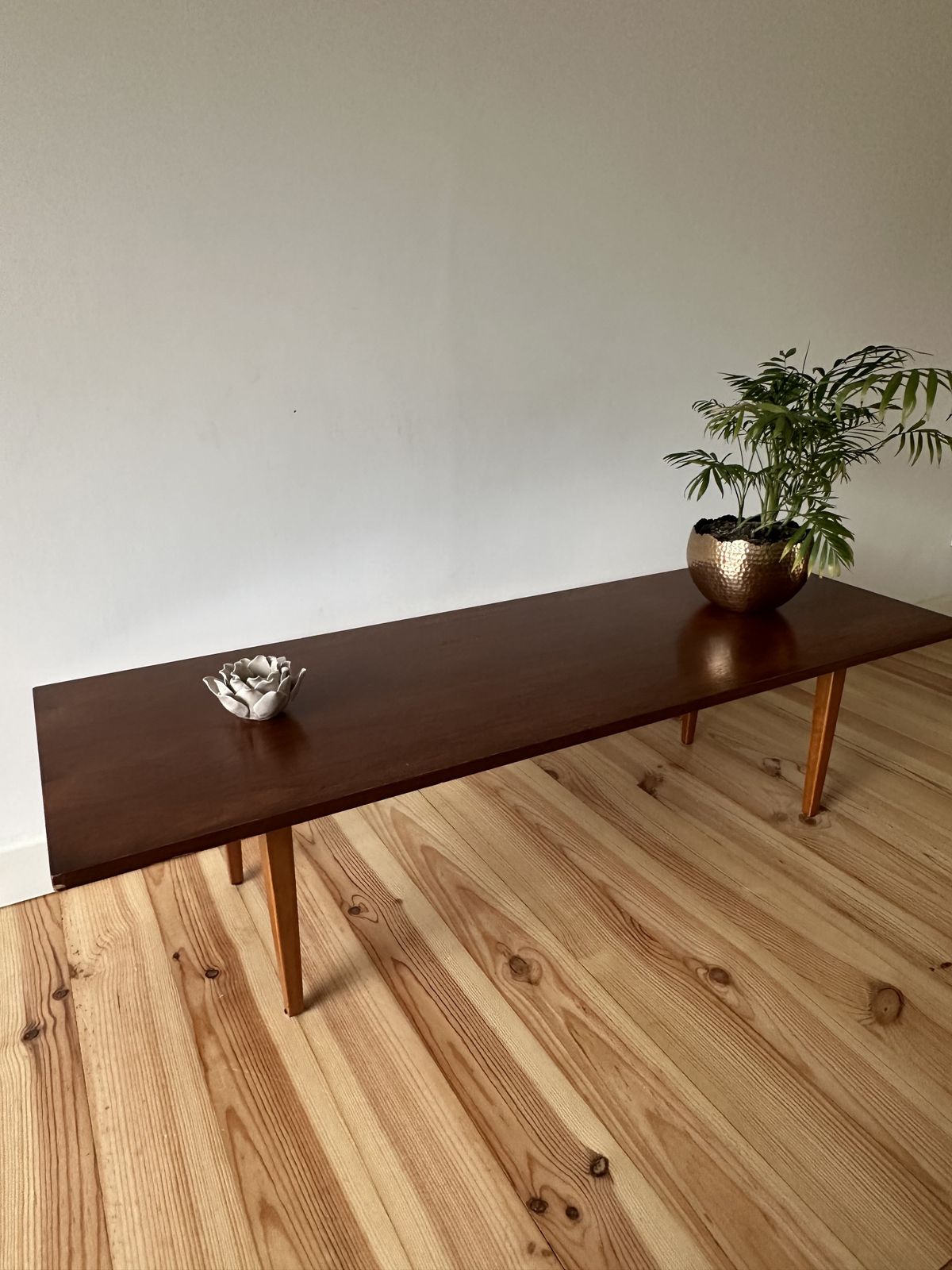photo furniture Mid Century Teak Coffee Table 1960's Tapered Legs