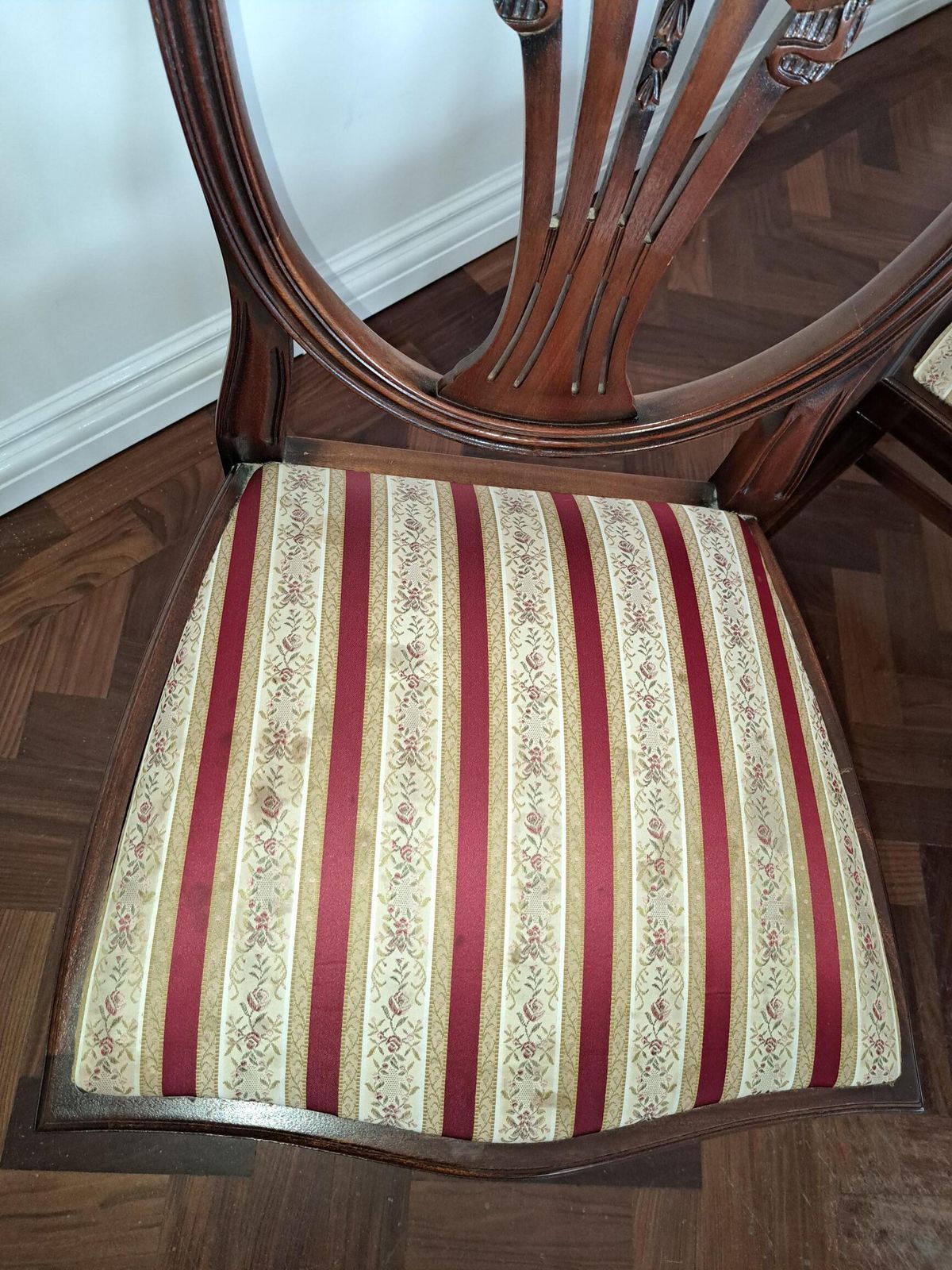 photo furniture Magnificent Regency Style 11' Mahogany Dining Table And 12 Chairs