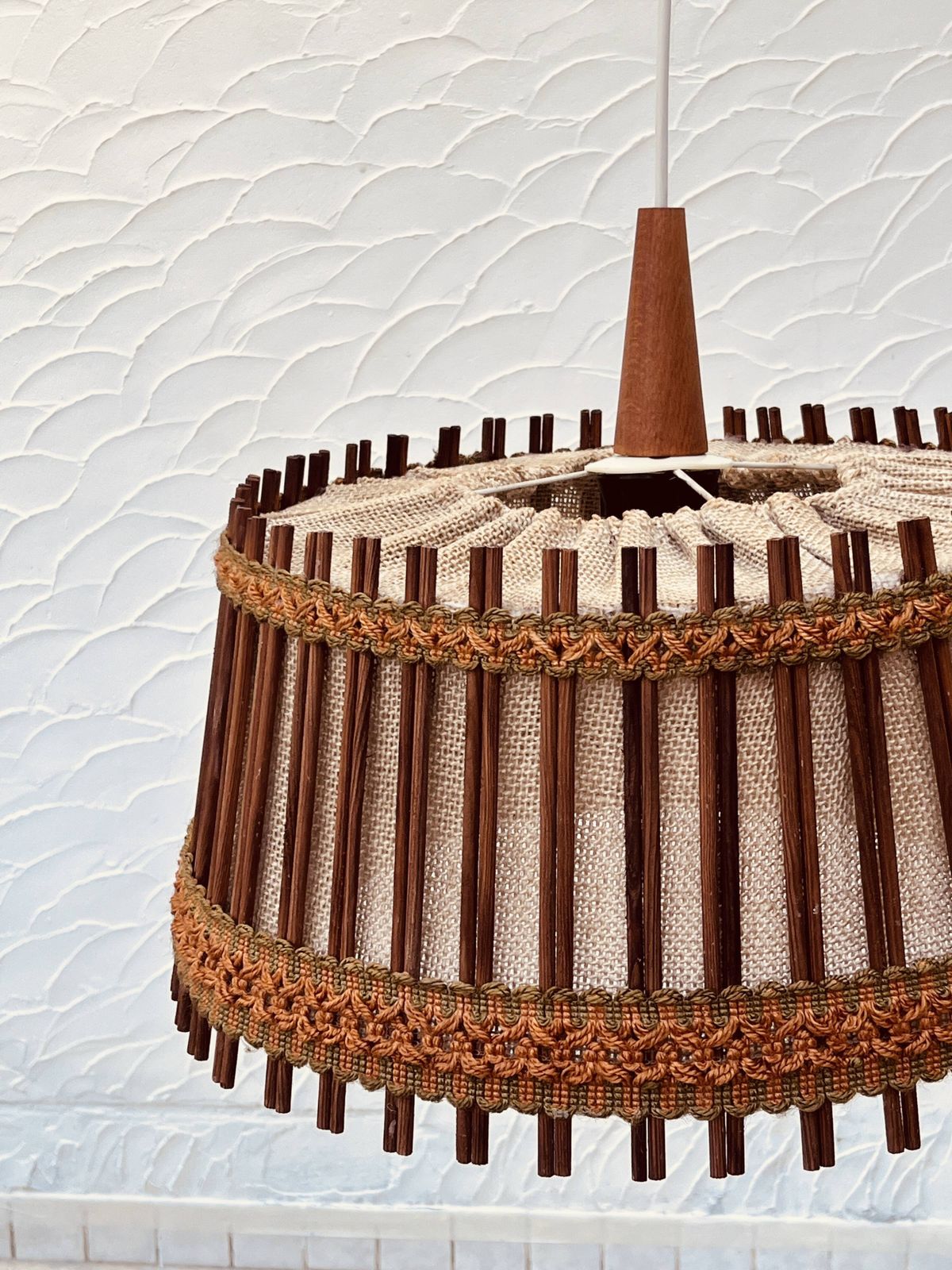 Hanglamp Van Jute En Hout, Ca. Jaren 1970. photo furniture
