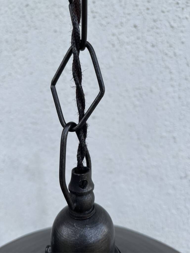 Industriële Metalen Hanglamp Met Spiegel photo Verlichting