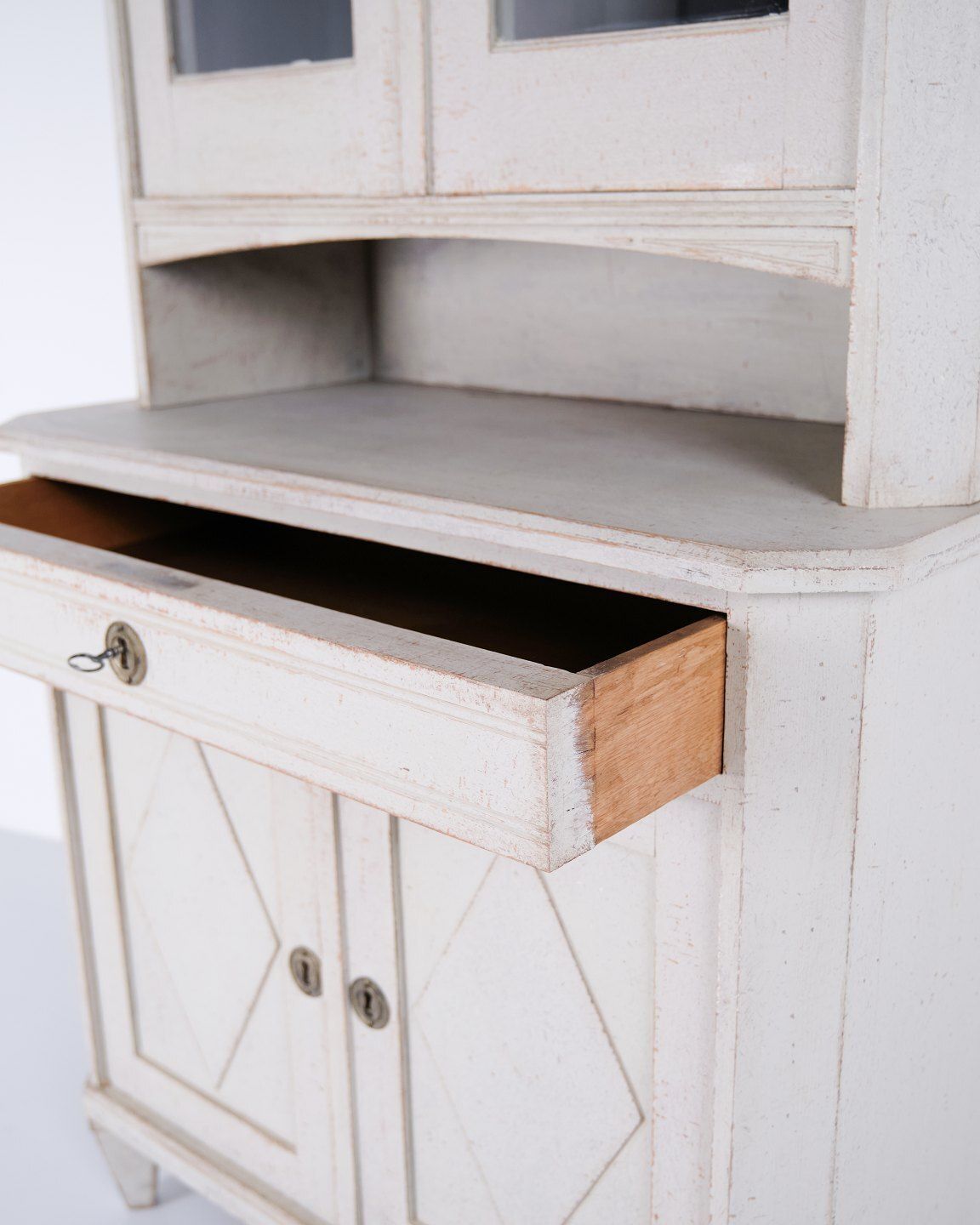 Gustavian Display Cabinet In Light Gray With Patina From The Year 1790 photo buy