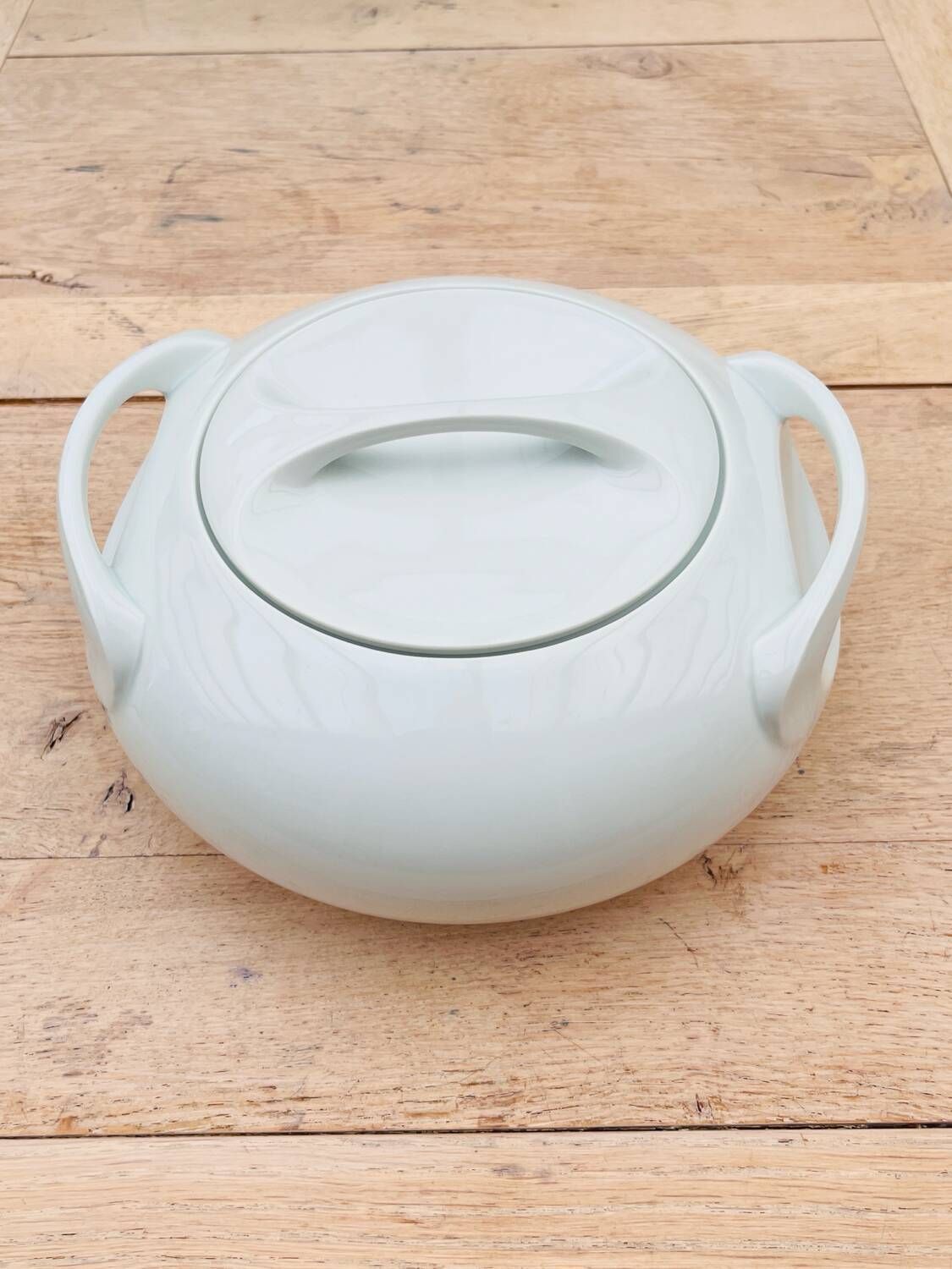 photo furniture Royal Limoges Epsilon Soepterrine