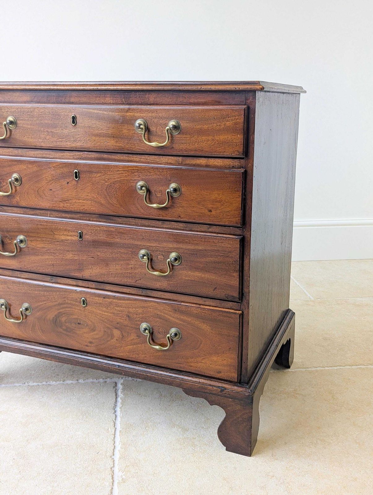 photo vintage Antique George III Mahogany Chest Of Drawers C.1790