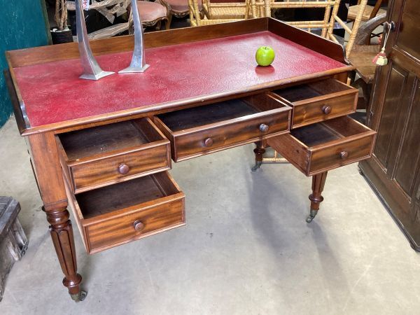 A Fine Quality Mahogany Writing Desk In The Manner Of Gillows photo 595.0