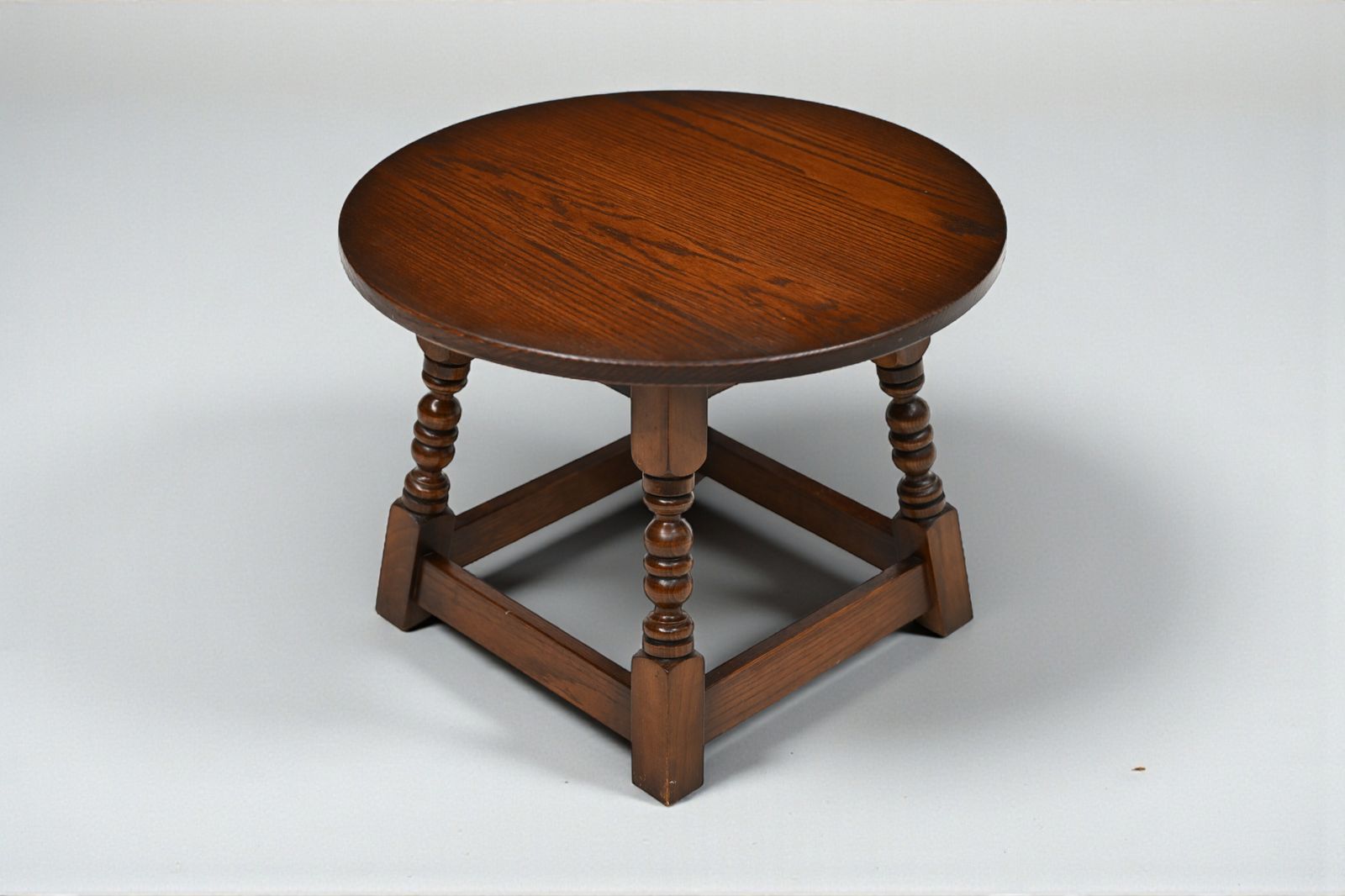 Old Charm Oak Round Side Coffee Table Tudor Brown Model 1976 Free Uk Delivery* photo buy
