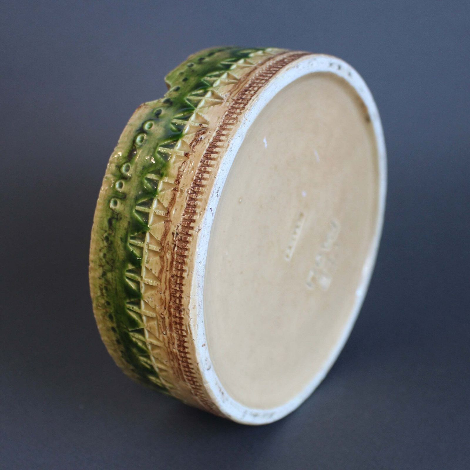 photo furniture Mid Century Italian 'Sahara' Ceramic Ashtray Or Vide Poche By Aldo Londi For Bitossi (Circa 1960s)