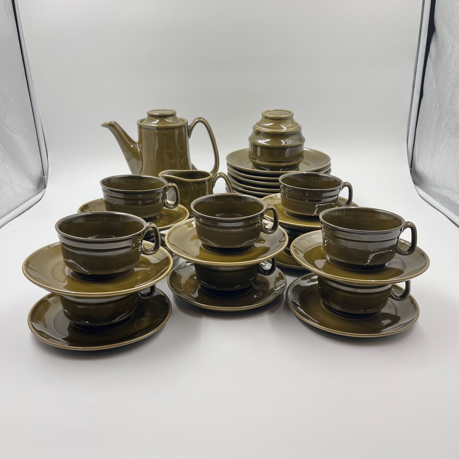 Olijfgroen Vintage Koffieservies photo furniture