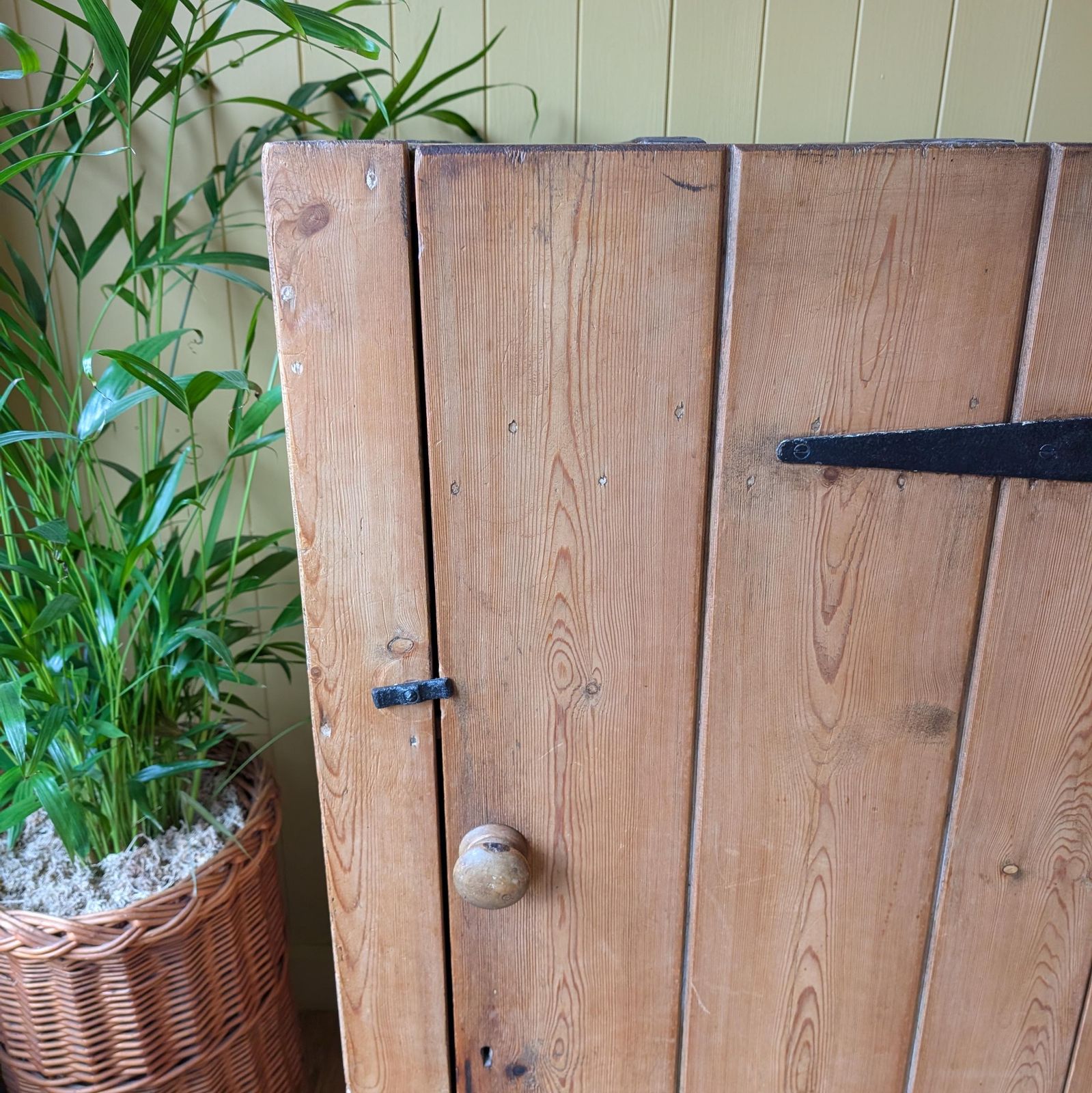 Rustic Victorian Pine Cupboard photo vinterior