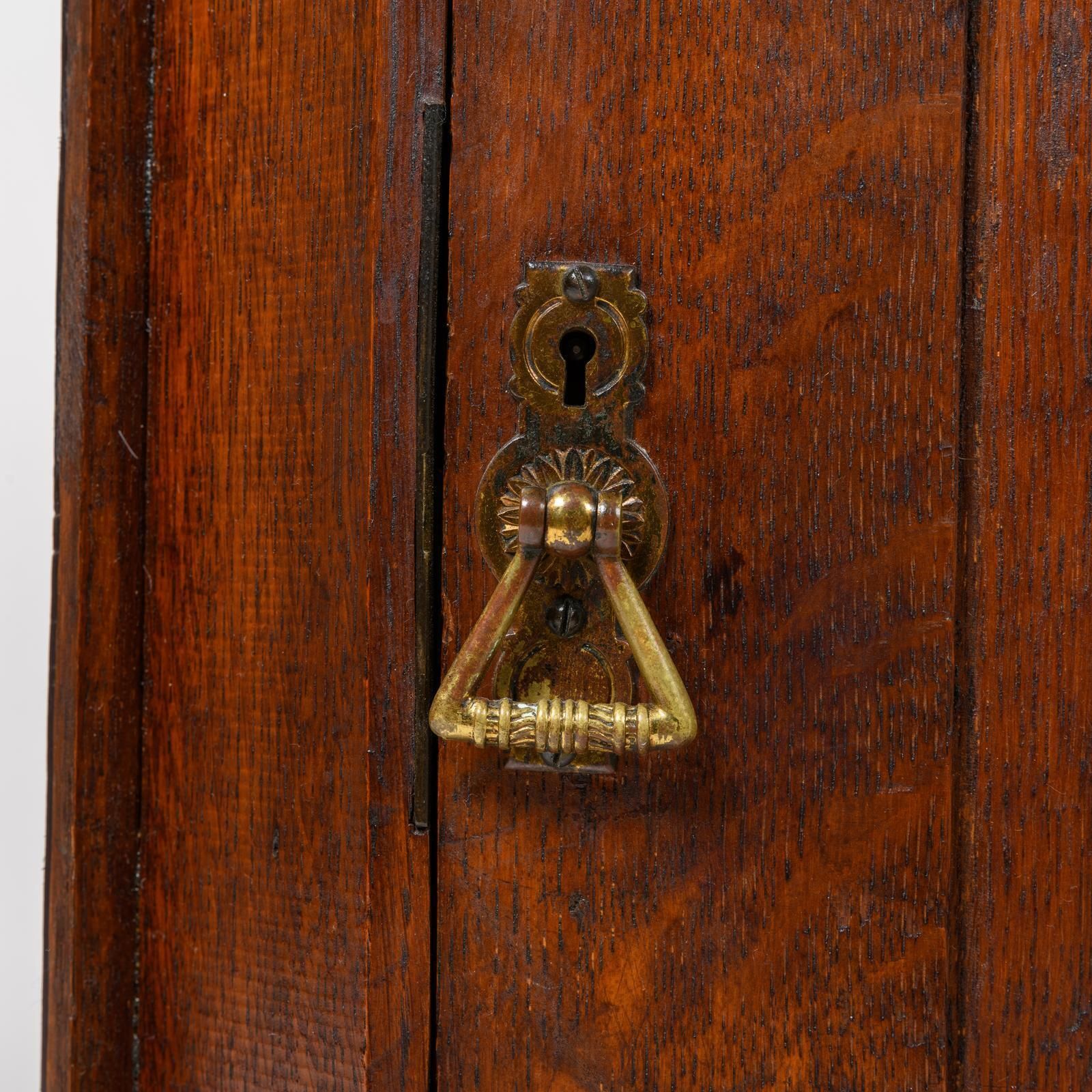 An Arts And Crafts Oak Corner Cabinet, Dated 1908, With The Crest Of The De Thorpe Family photo vinterior
