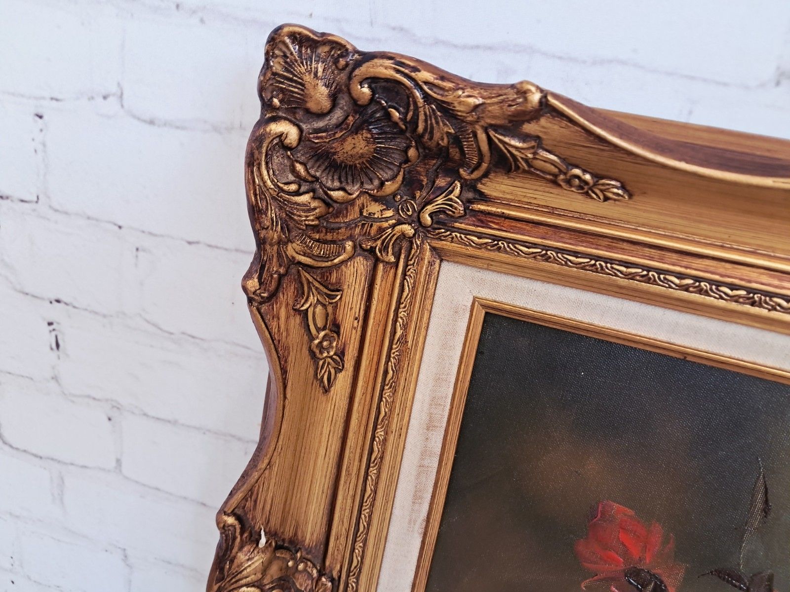 photo vintage Vintage Still Life Floral Oil Painting Canvas Flowers On Table Gilt Gold Frame