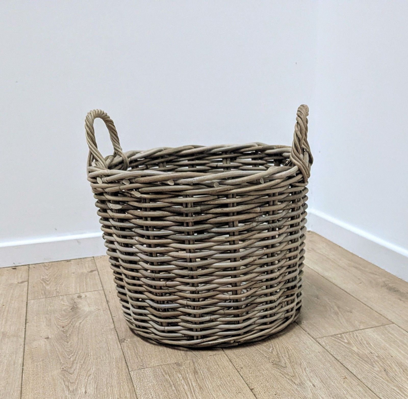 Vintage Style Medium Wicker Storage Basket Delivery Available 0284. photo 75.0
