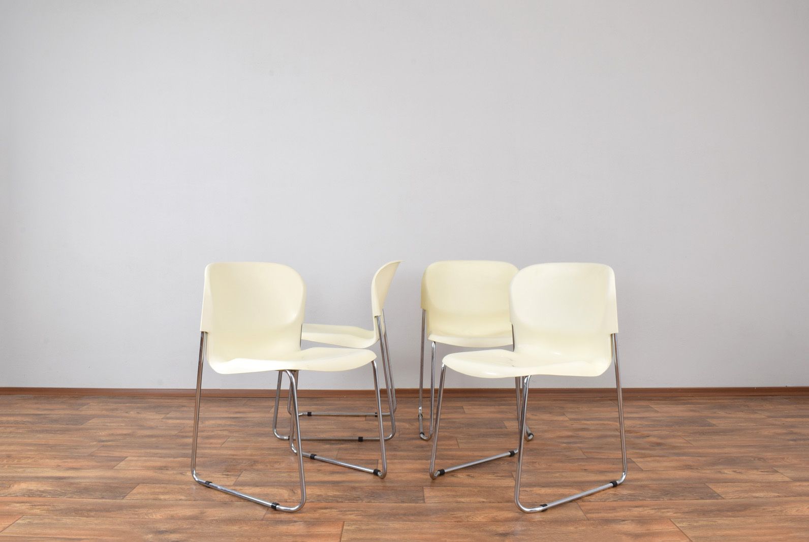 Sm400k White Swing Chair By Gerd Lange For Drabert, Set Of 4, 1980s photo furniture