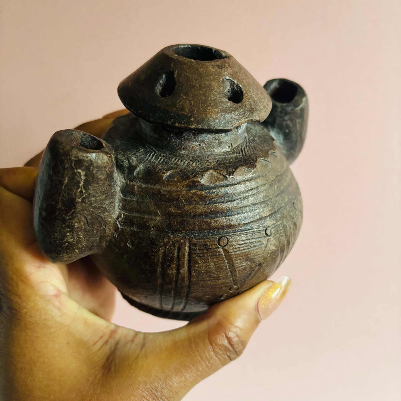 photo vintage Rare African Carved Clay Inkwell Pot