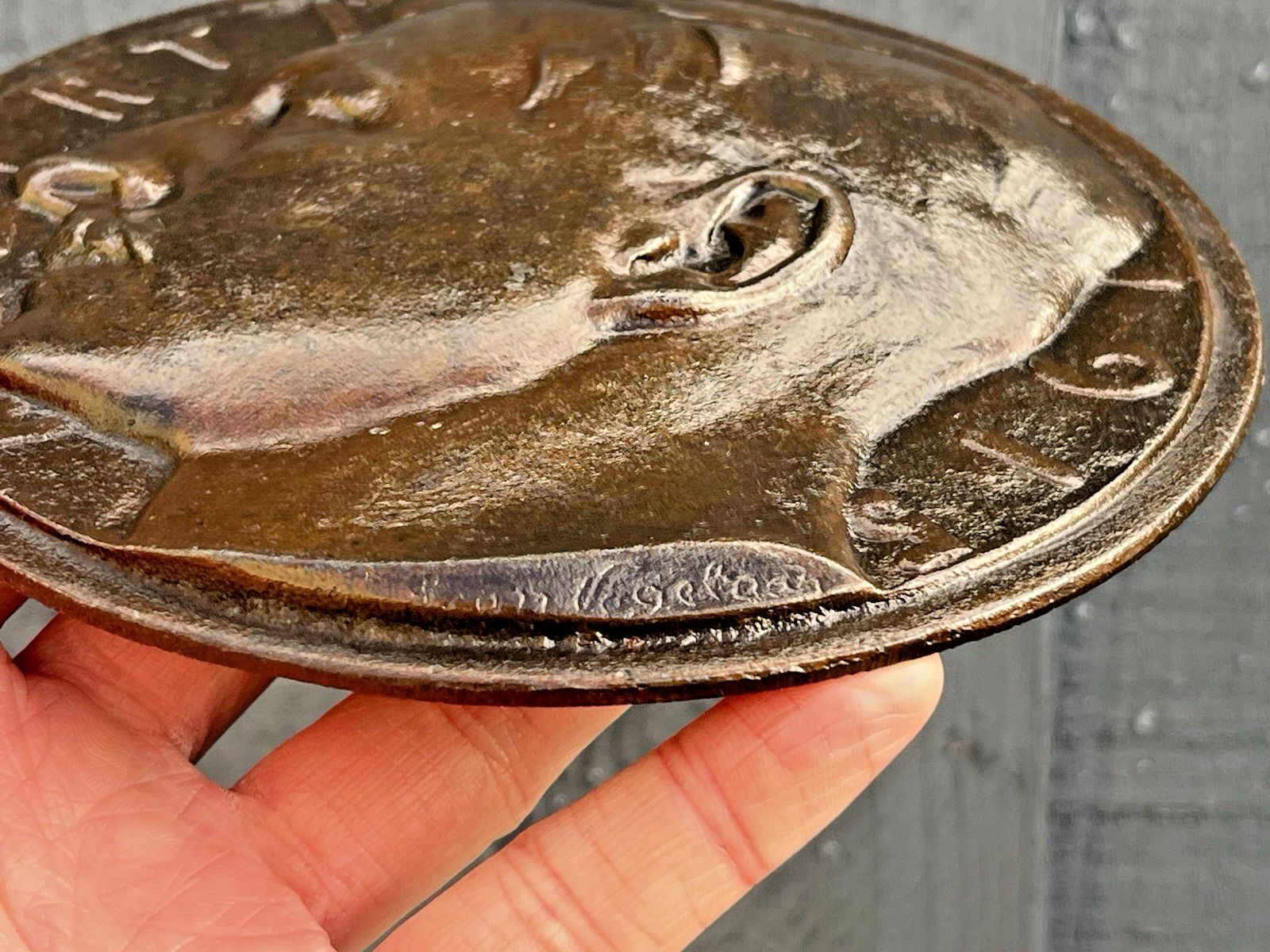 photo vintage Antique Portrait Relief Medallion Plaque King Albert I After Bronze By Vogelaar