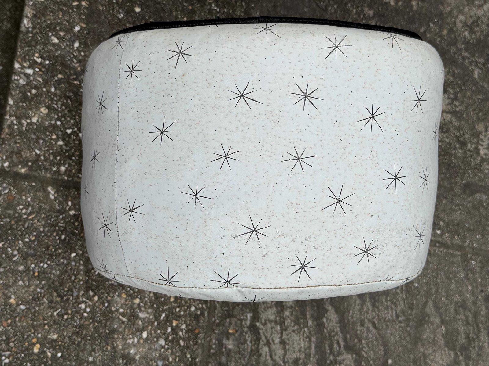 photo vintage Vintage Mid Century Atomic Starburst Vinyl Pouffe Ottoman Retro Space Age Footstool