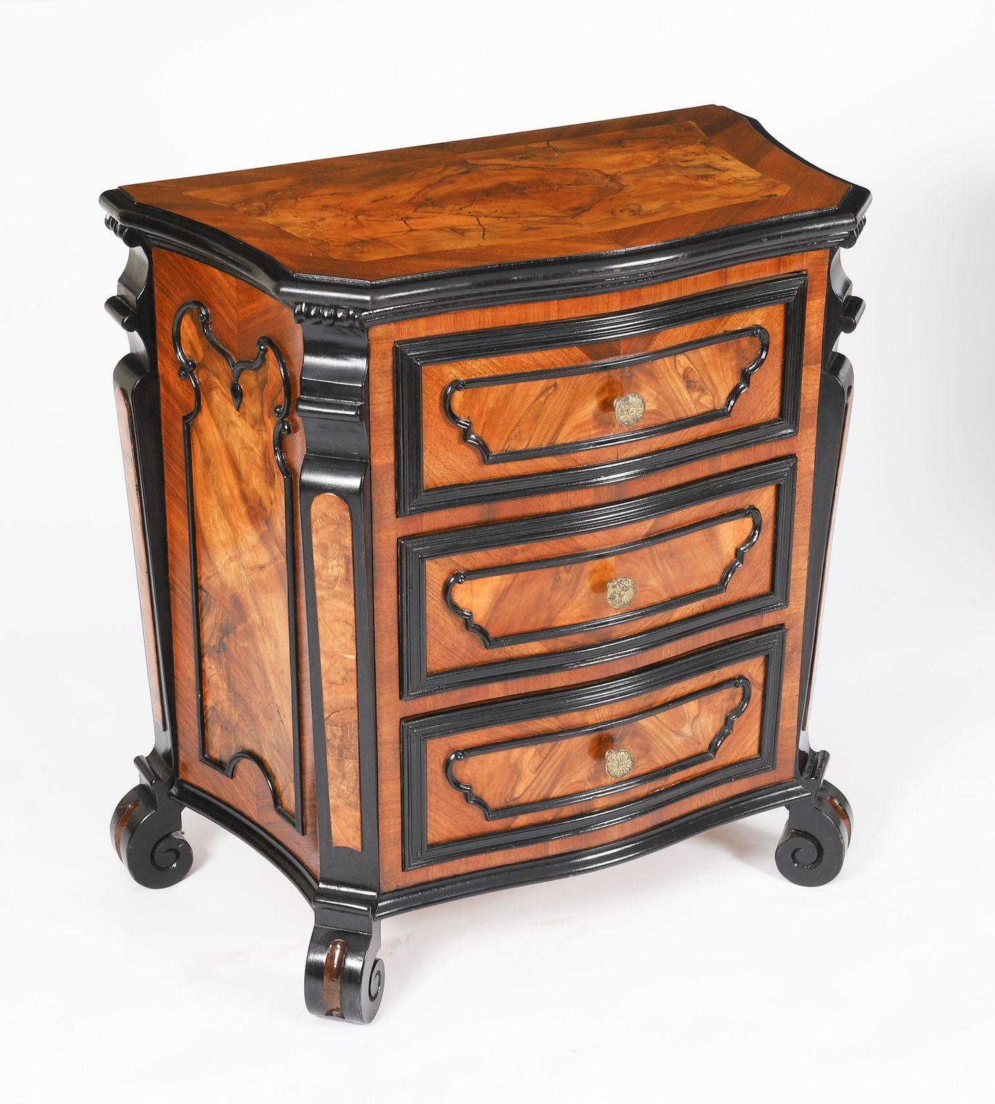 Furniture Antique Pair Italian Burr  Walnut Serpentine Bedside Chests 18th C photo