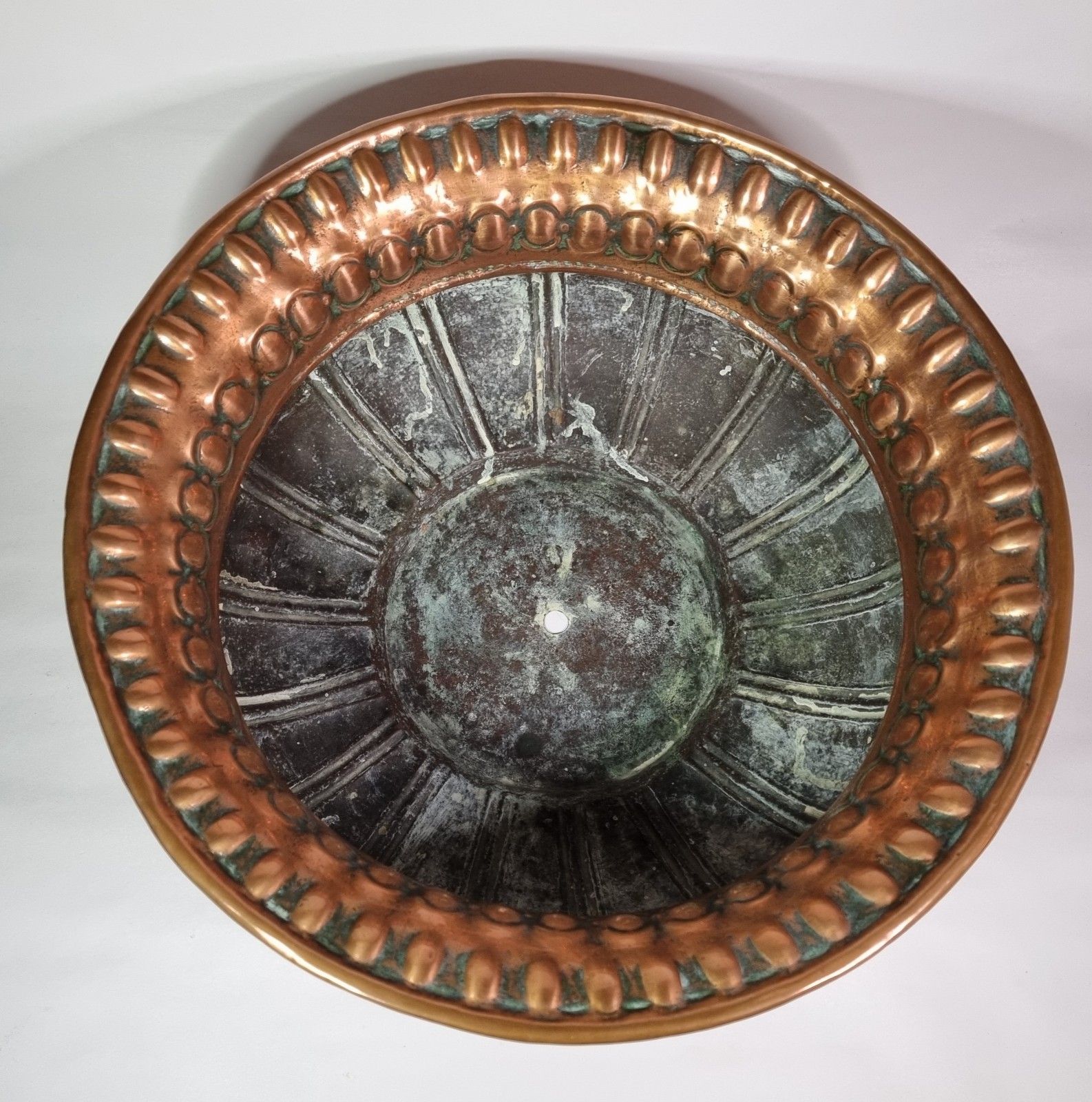 Antique Copper Planter  Jardinière Bowl Ornate Reppouse Gadrooned  Drainage Hole photo vinterior