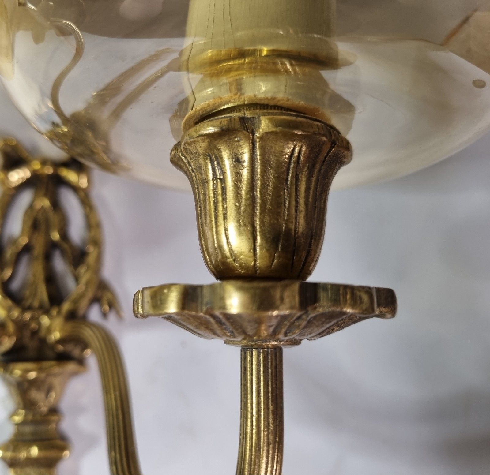 photo furniture Vintage French Rococo Style Sconce Wall Light & Glass Shades Gilt Metal Bow