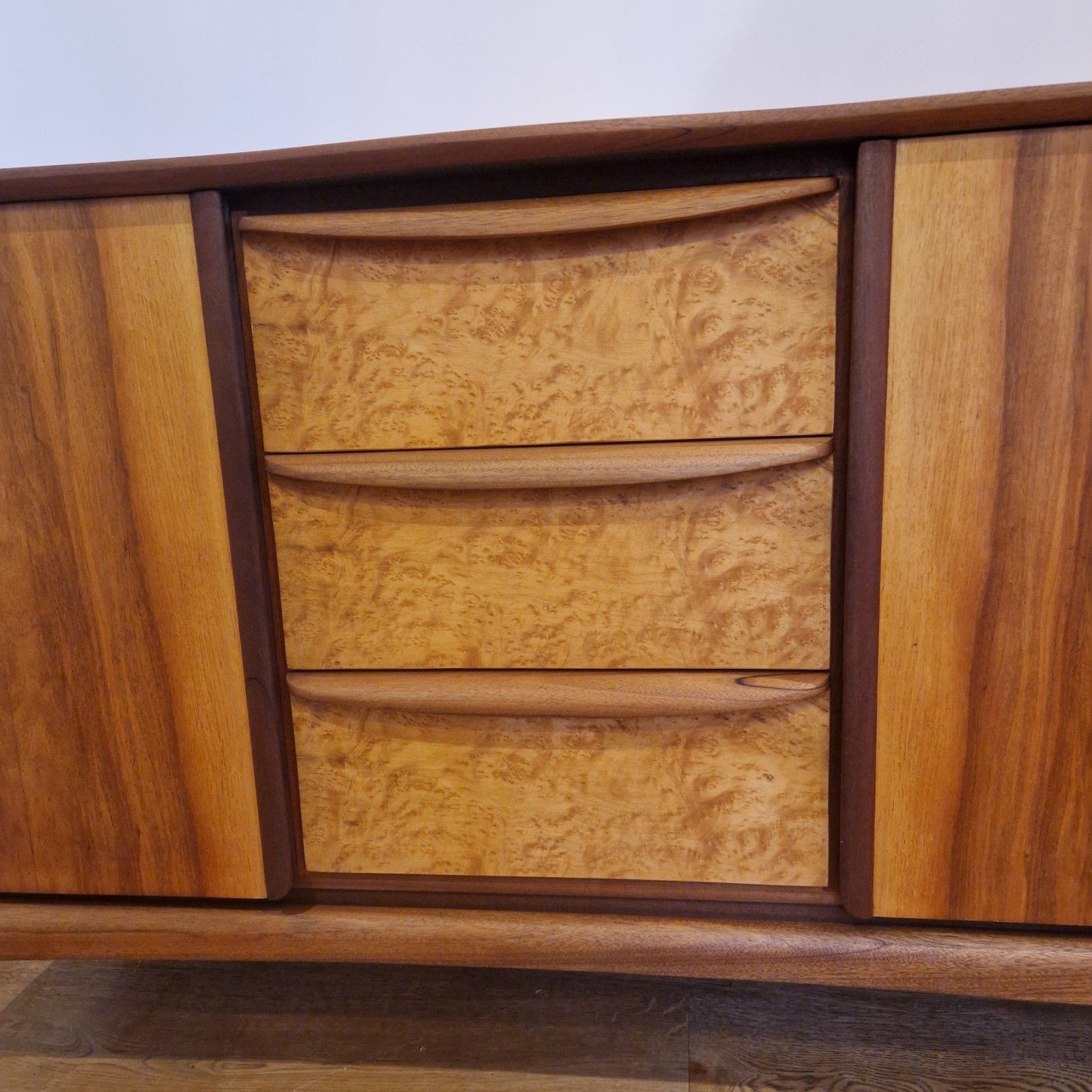 photo vintage McIntosh Teak Sideboard – Mid Century 1960s – Fully Restored – Burr Drawers