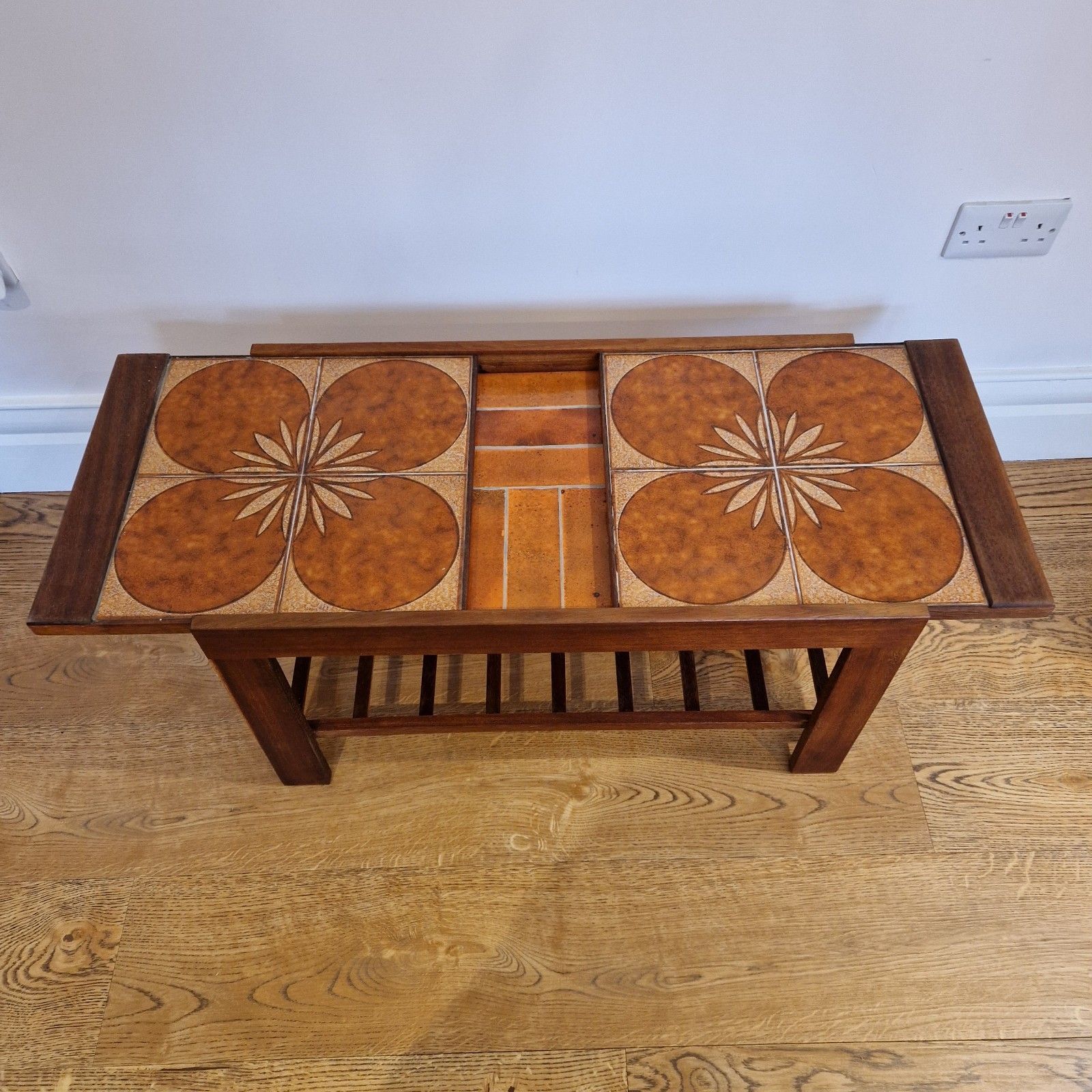 Mid Century Coffee Table – Teak Wood Floral Ceramic Tile Design & Lower Shelf photo vintage