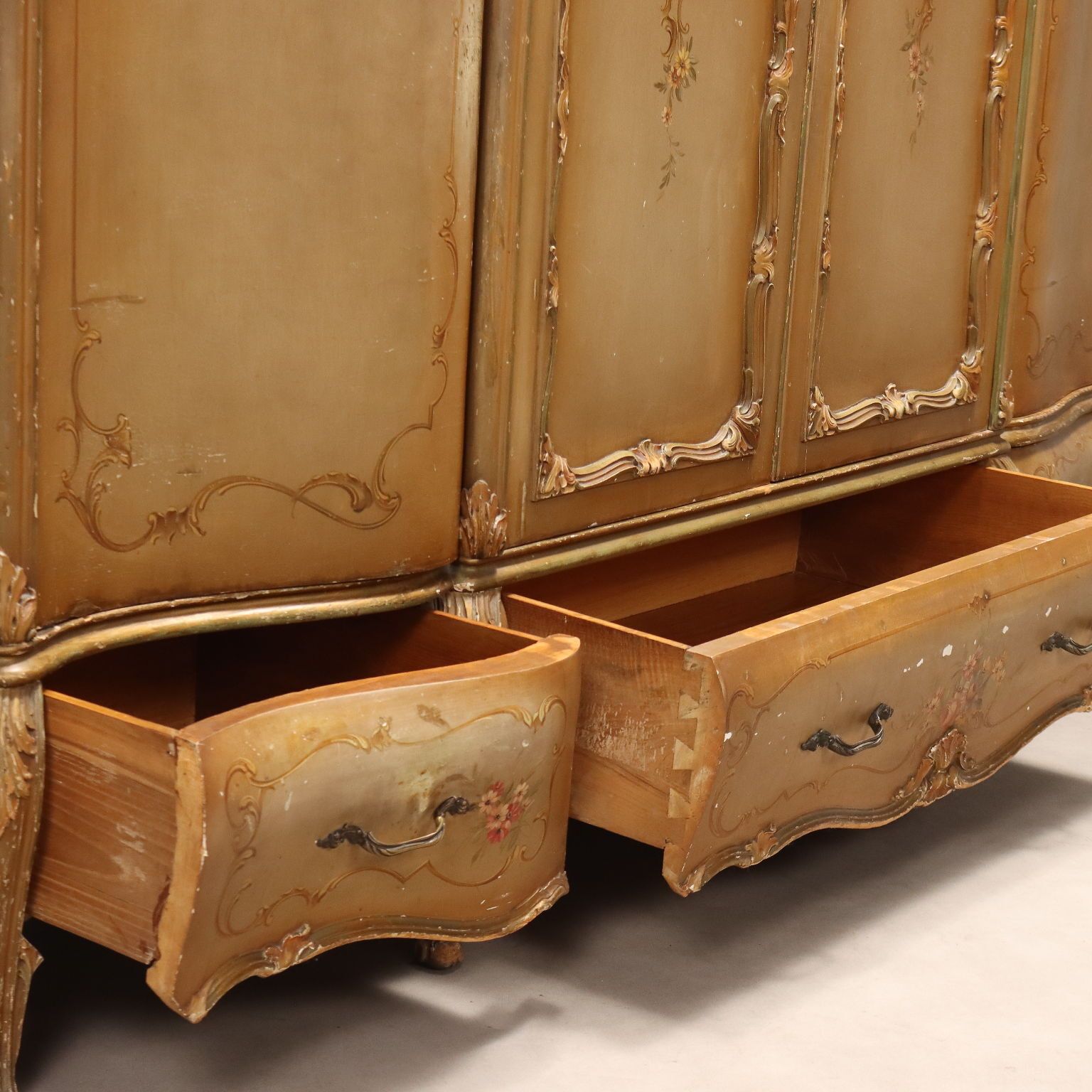 850.0 Wardrobe Baroque Style Wood Italy XX Century photo