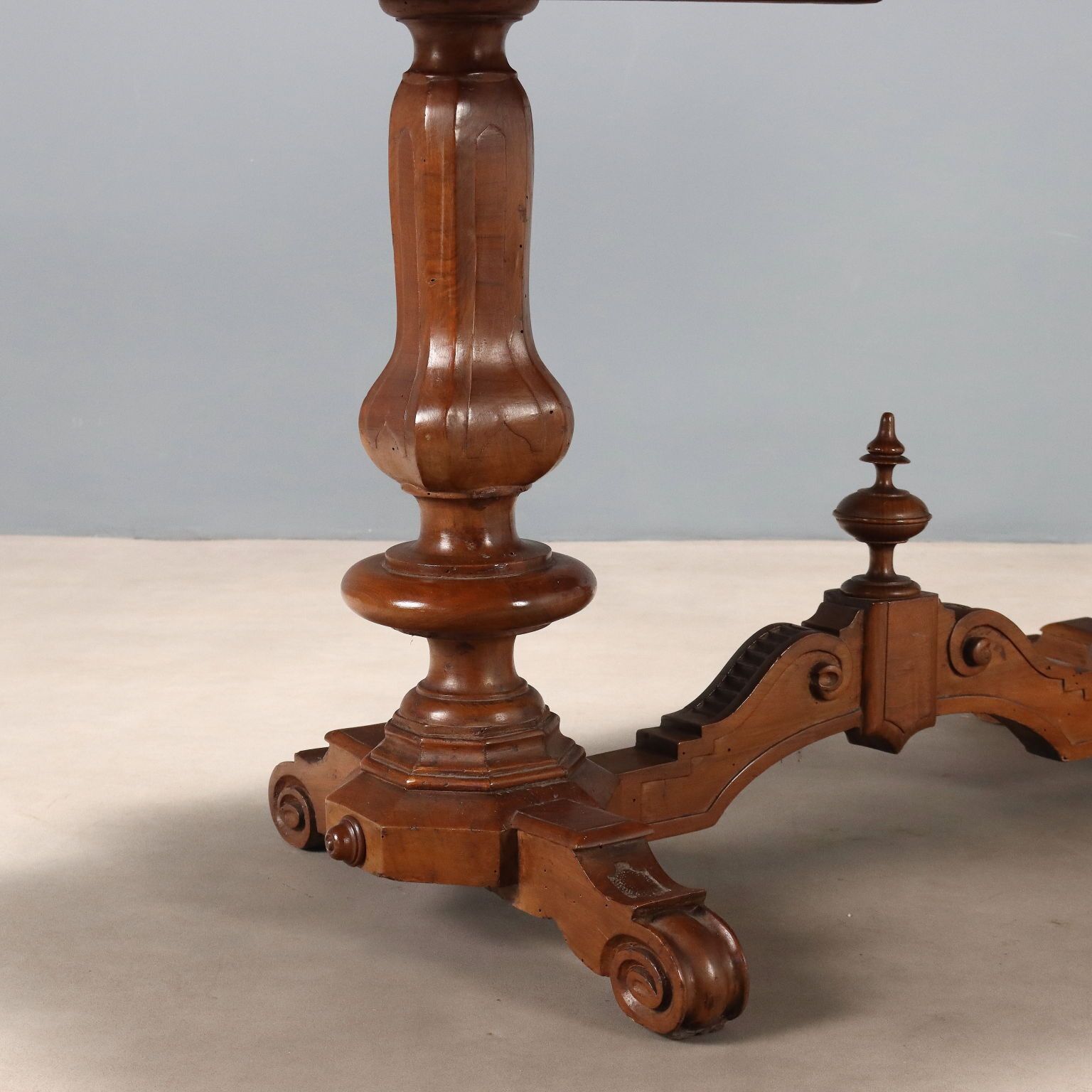 Small Antique Table Umbertino Walnut Italy XIX Century photo vinterior