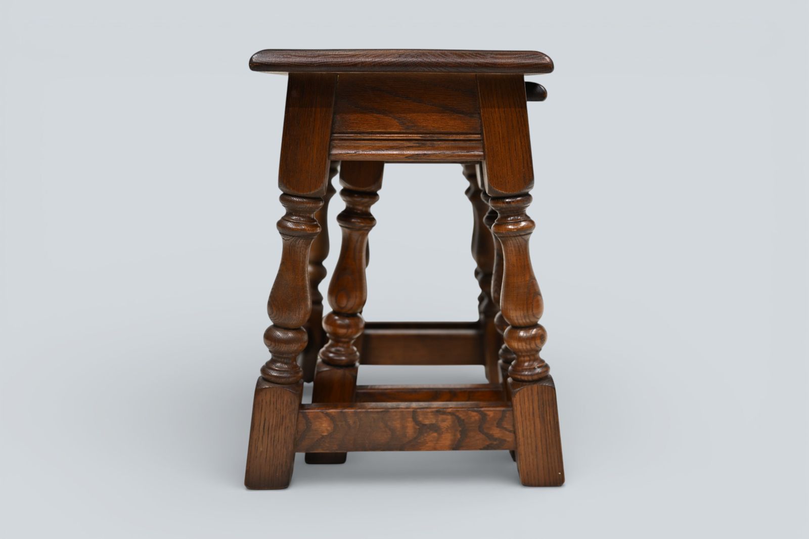 photo vintage Old Charm Oak Nest Of 2 Tables Model 1494 Tudor Brown Finish Free Uk Delivery