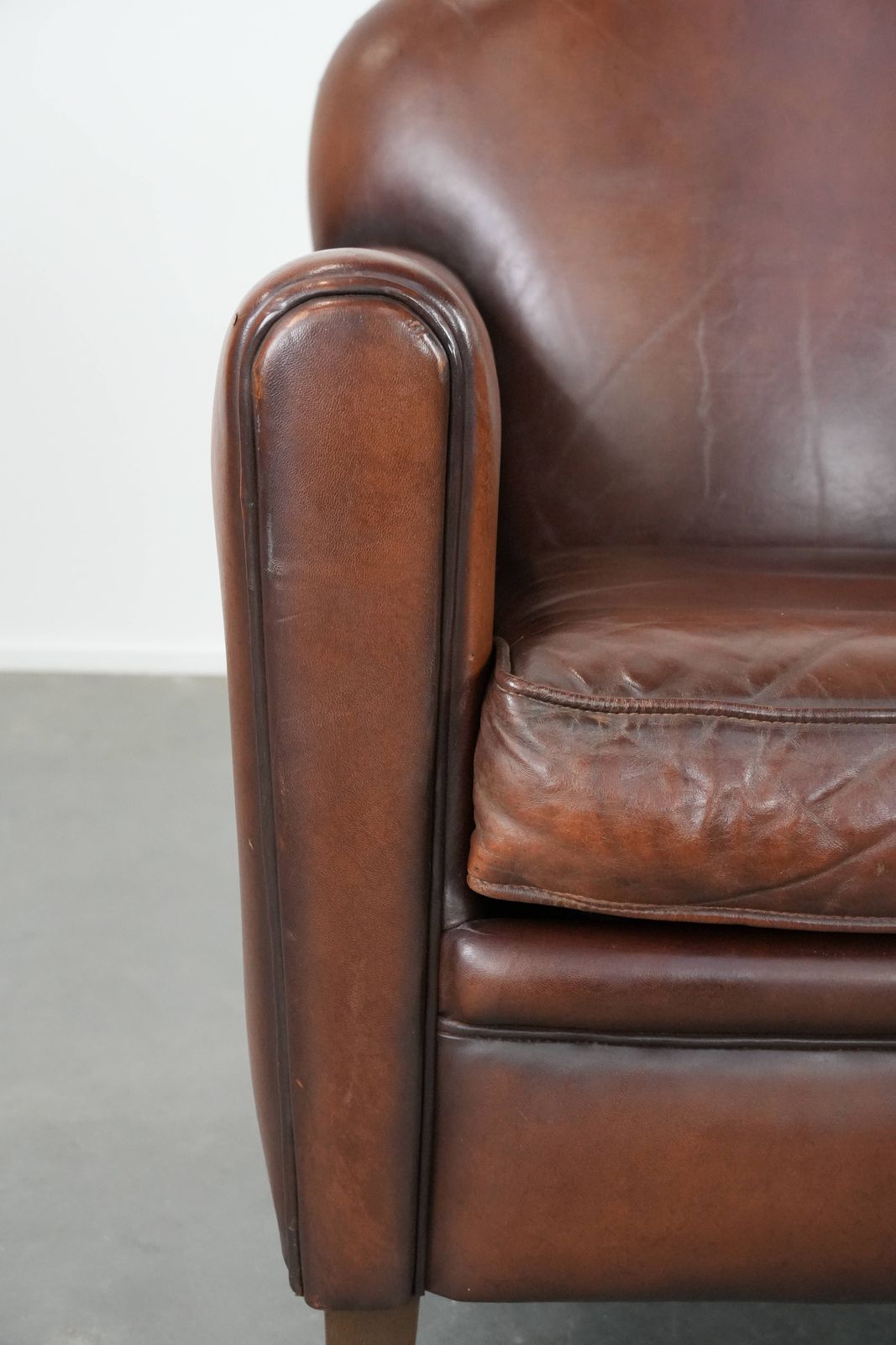 photo furniture Beautifully Shaped Sheep Leather Art Deco Design Armchair With Timeless And Warm Colors
