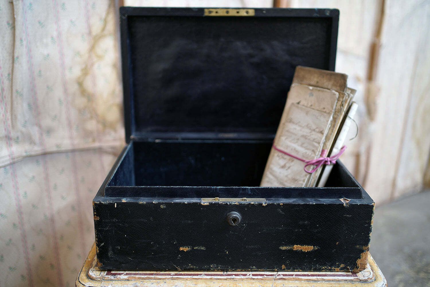 An Early 20thc Commission Of Control “Lunatic Asylums” Document Box By Mansted Of Dublin C.1913 20 photo 420.0