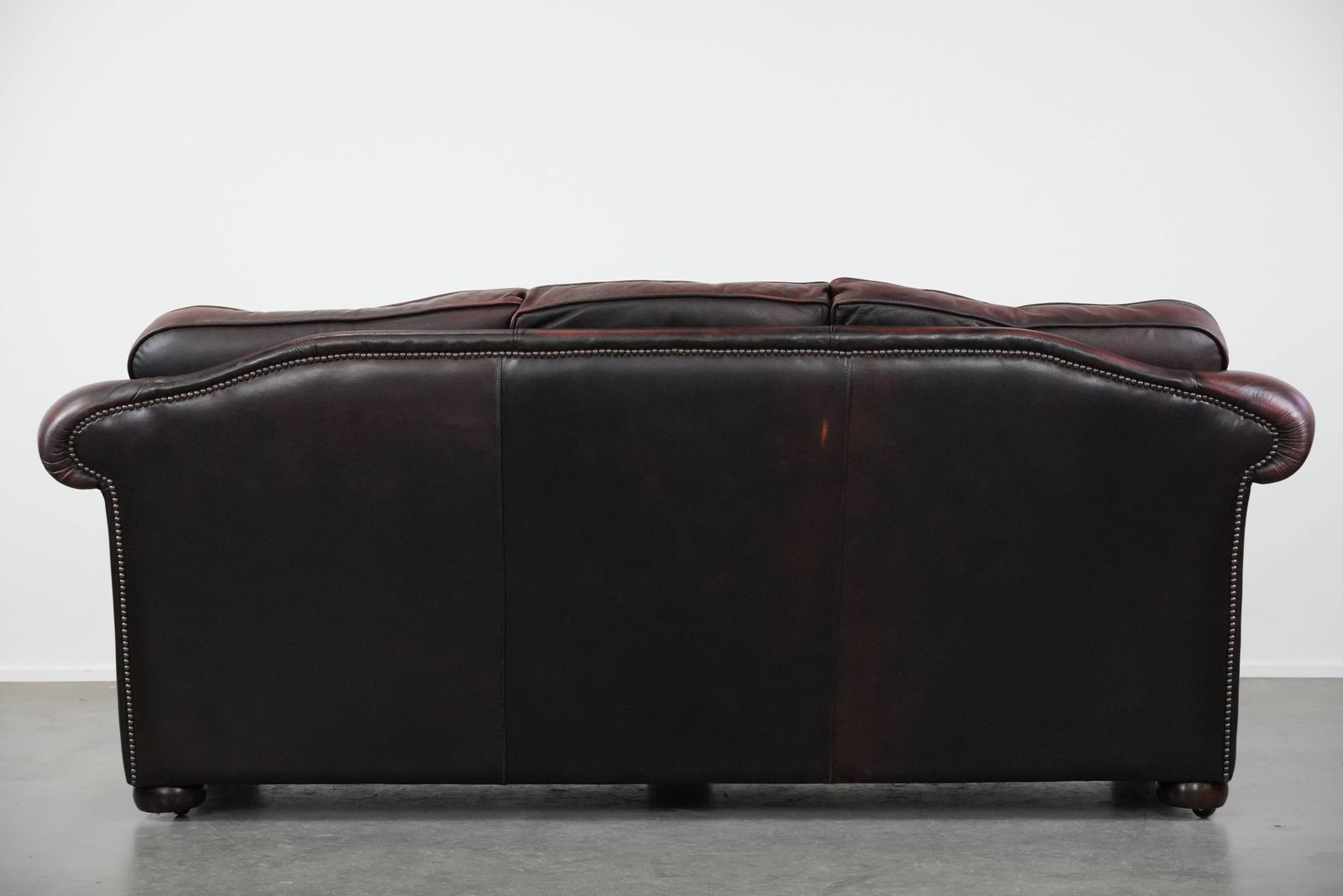 Beautiful Red 2.5 Seater Chesterfield Sofa On English Style Wheels Made Of Thick Cow Leather photo for sale