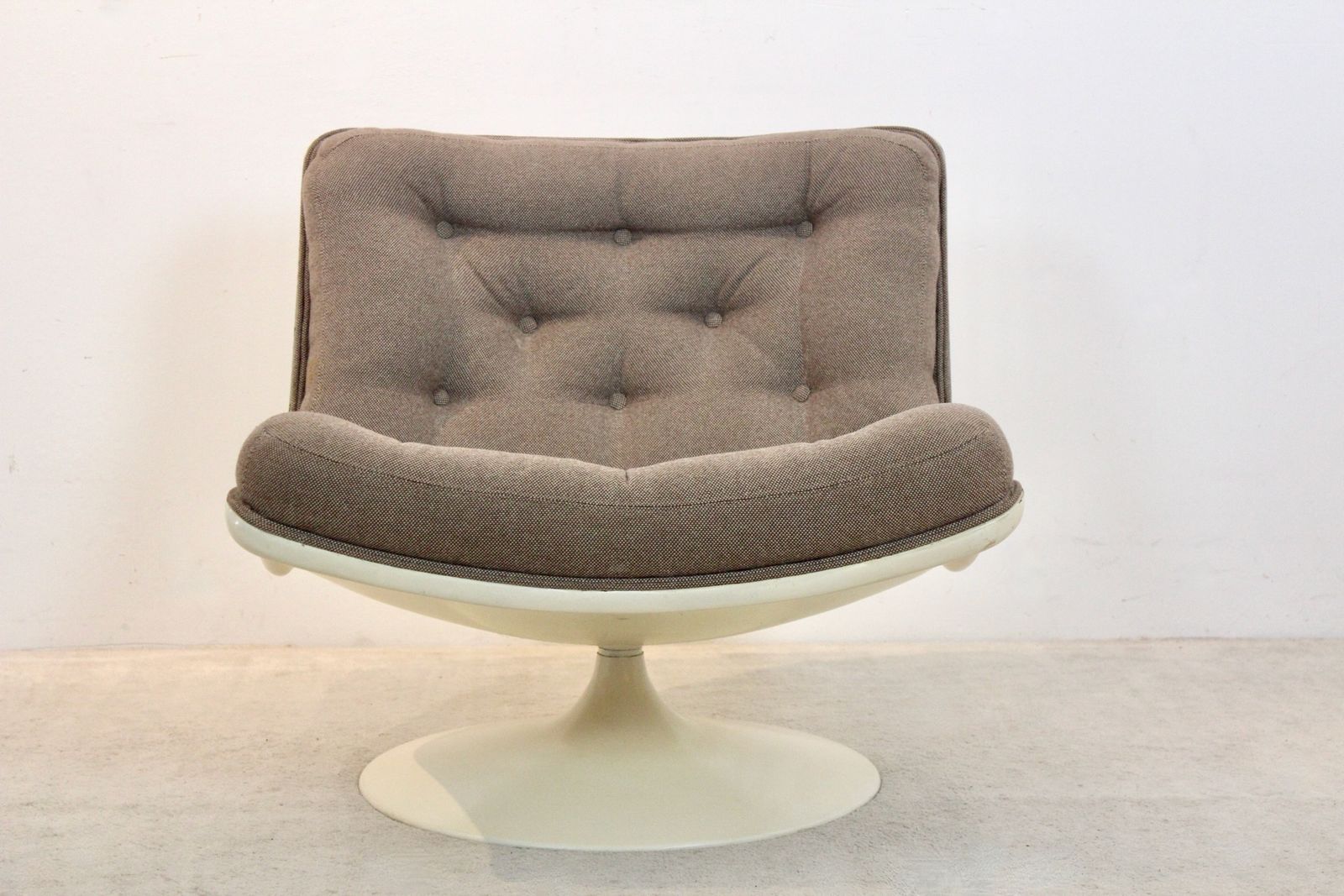 Artifort F976 Lounge Chair With Original Tufted Upholstery photo Furniture