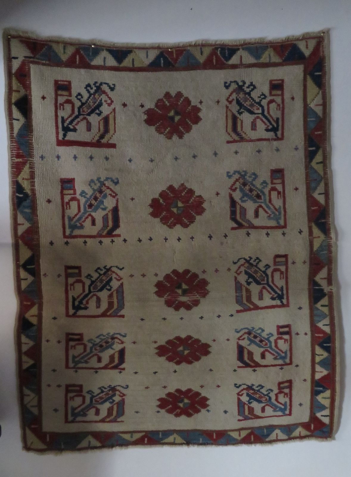 photo vintage Scarce Antique White Ground Konya (Prayer) Rug. 120cm X 98cm.