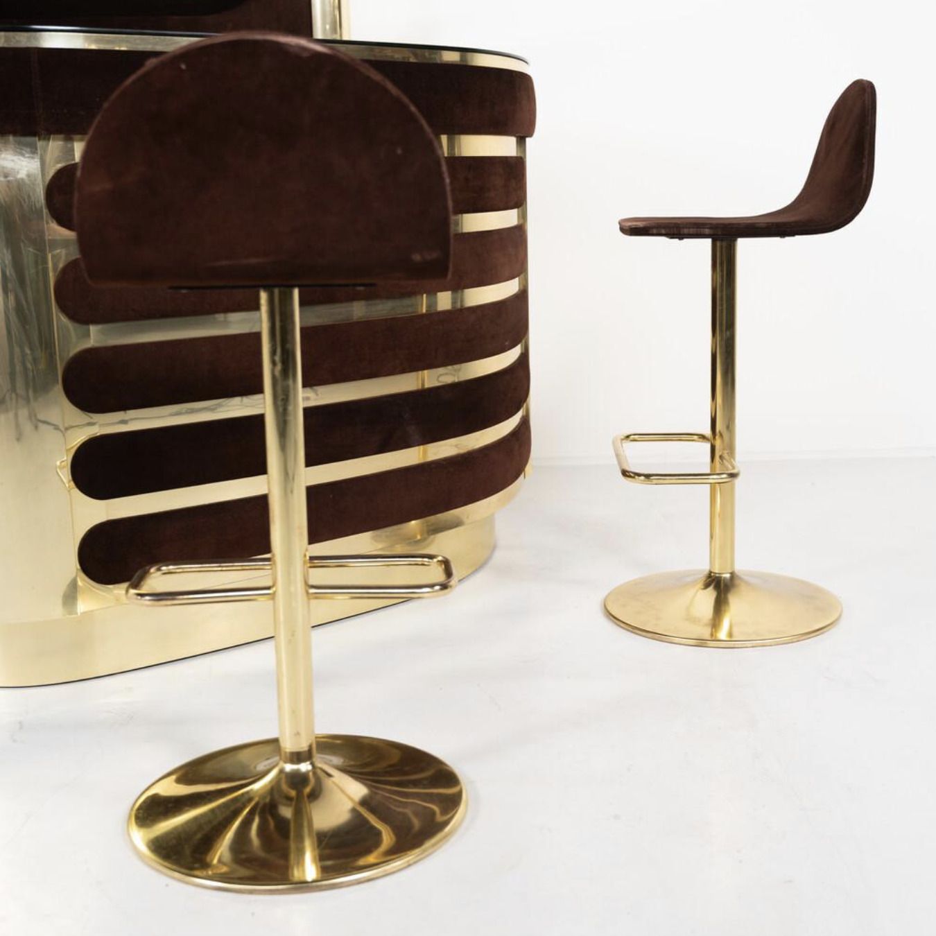 photo furniture Mid Century Modern Suede Bar By Willy Rizzo With 2 Stools , Italy, 1970s