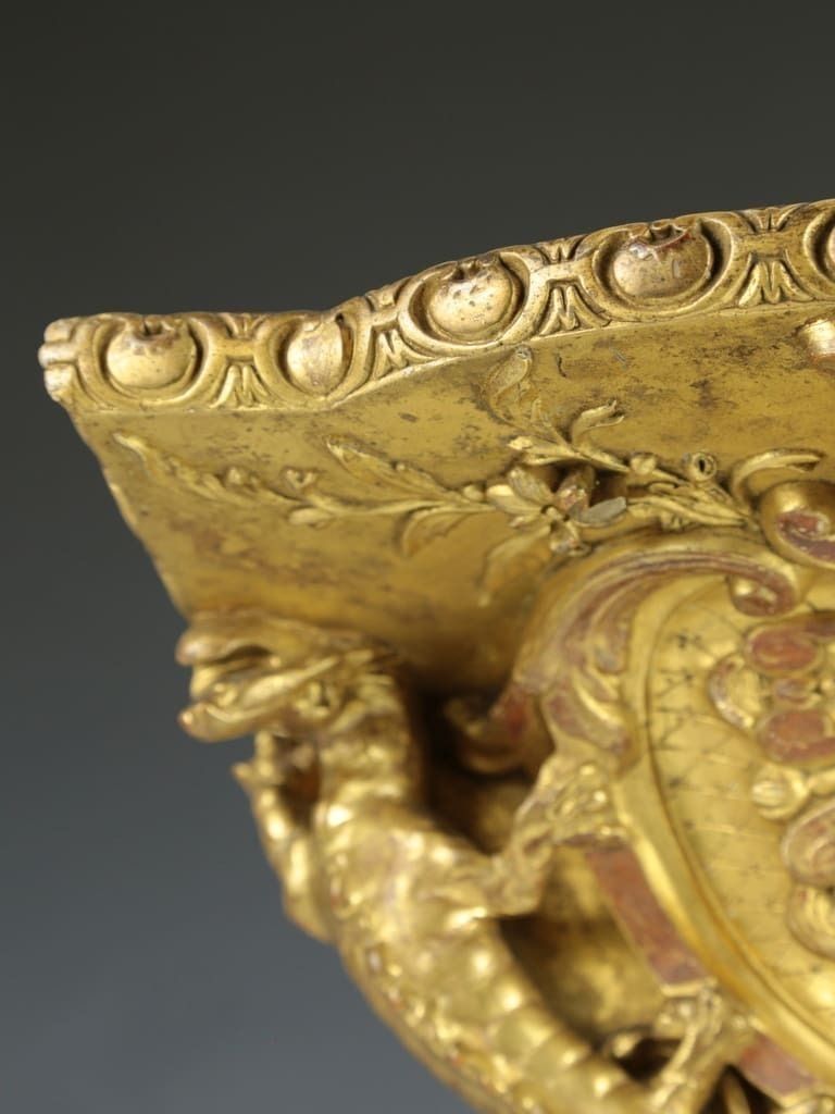 photo vintage Exquisite Renaissance Revival Giltwood Griffin Bracket Shelf