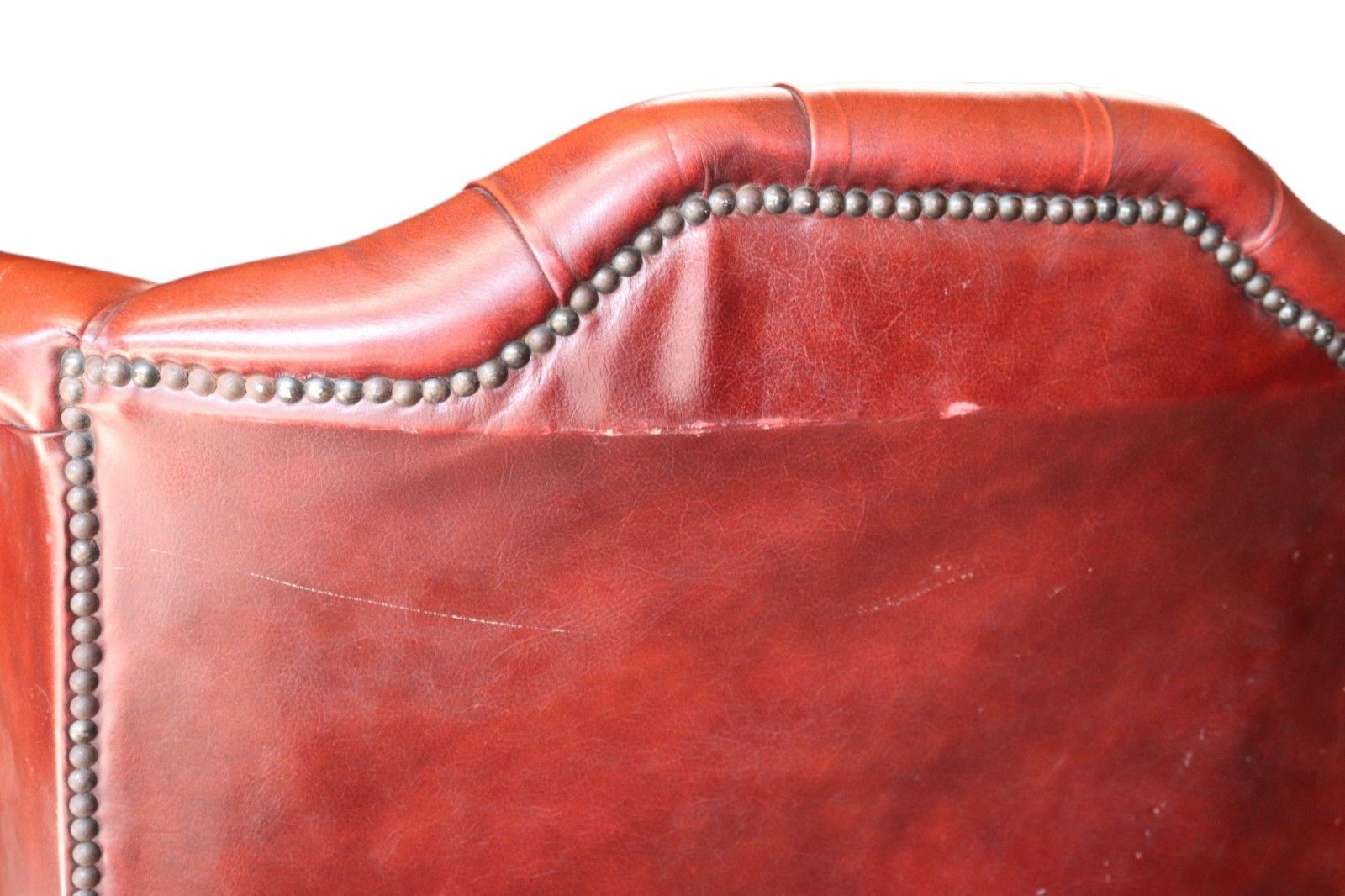 photo vintage Vintage Oxblood Red Leather Wingback Queen Anne Style  Chesterfield Armchair
