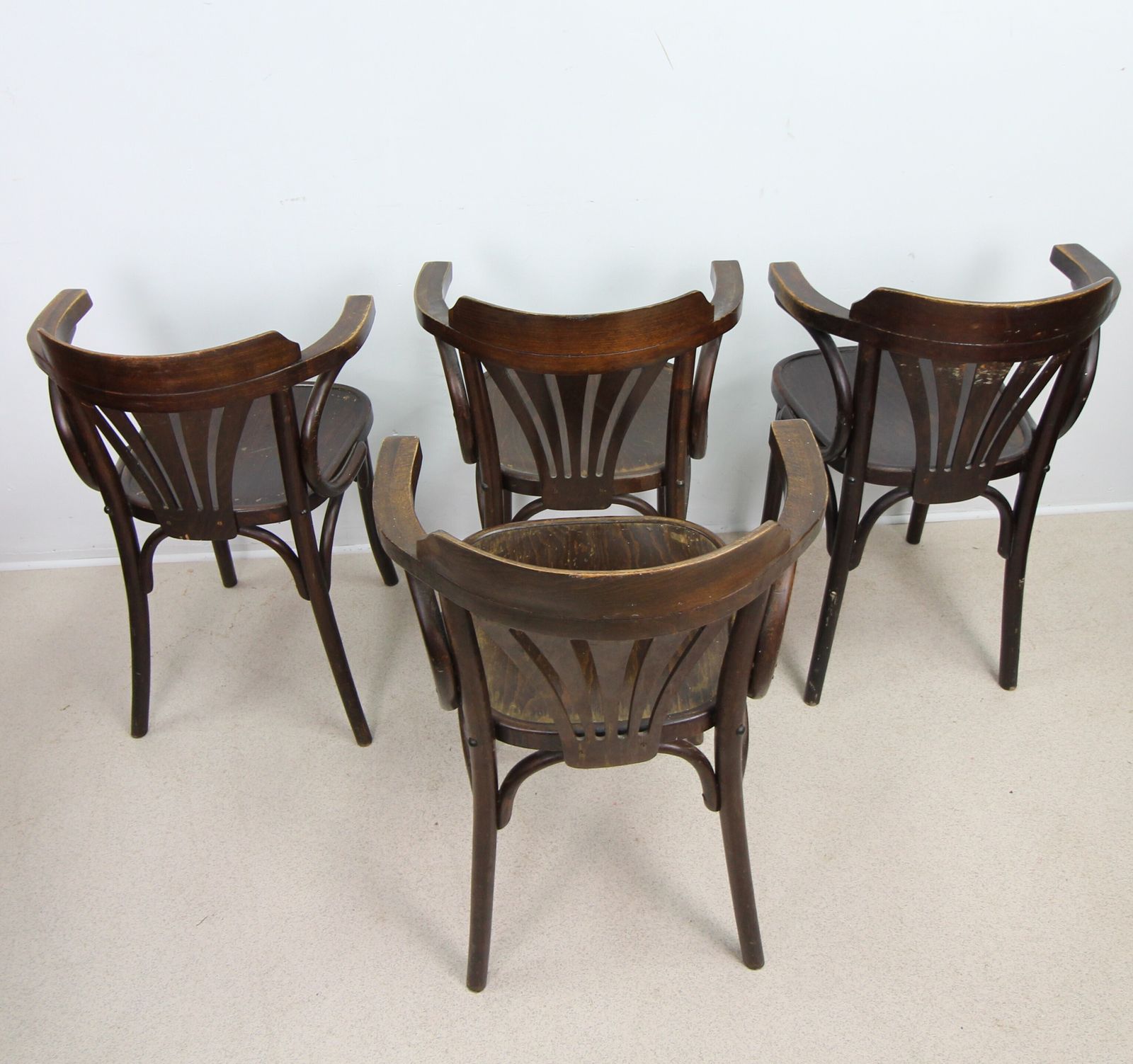 photo furniture Set Of 4 Vintage Thonet Style Bentwood Chairs