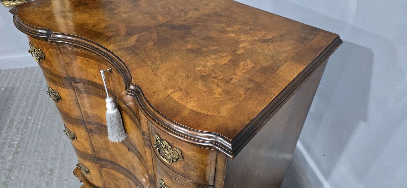 photo vinterior Outstanding Concave Walnut Chest Of Drawers
