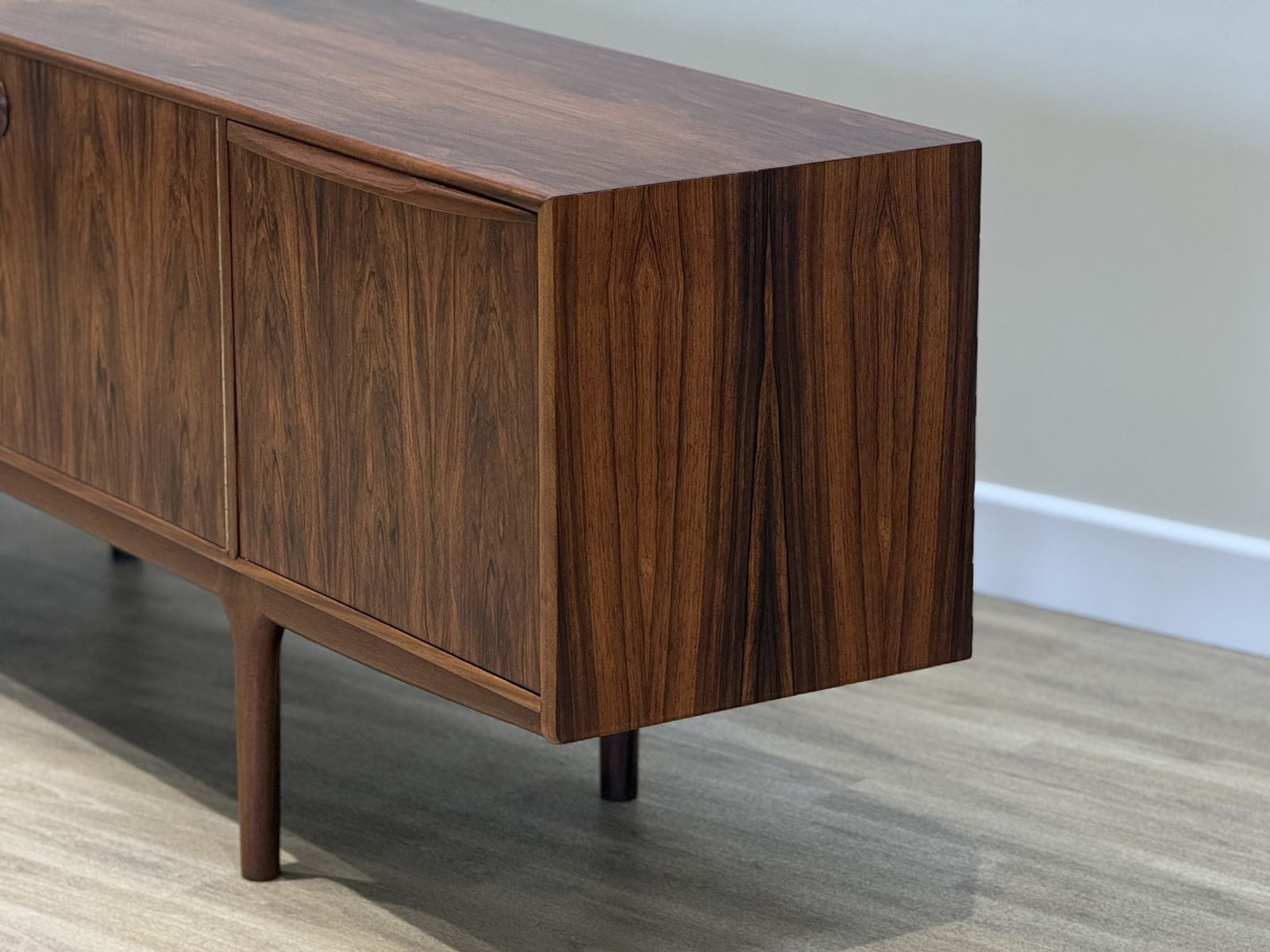 photo vinterior McIntosh Long Sideboard In Rosewood