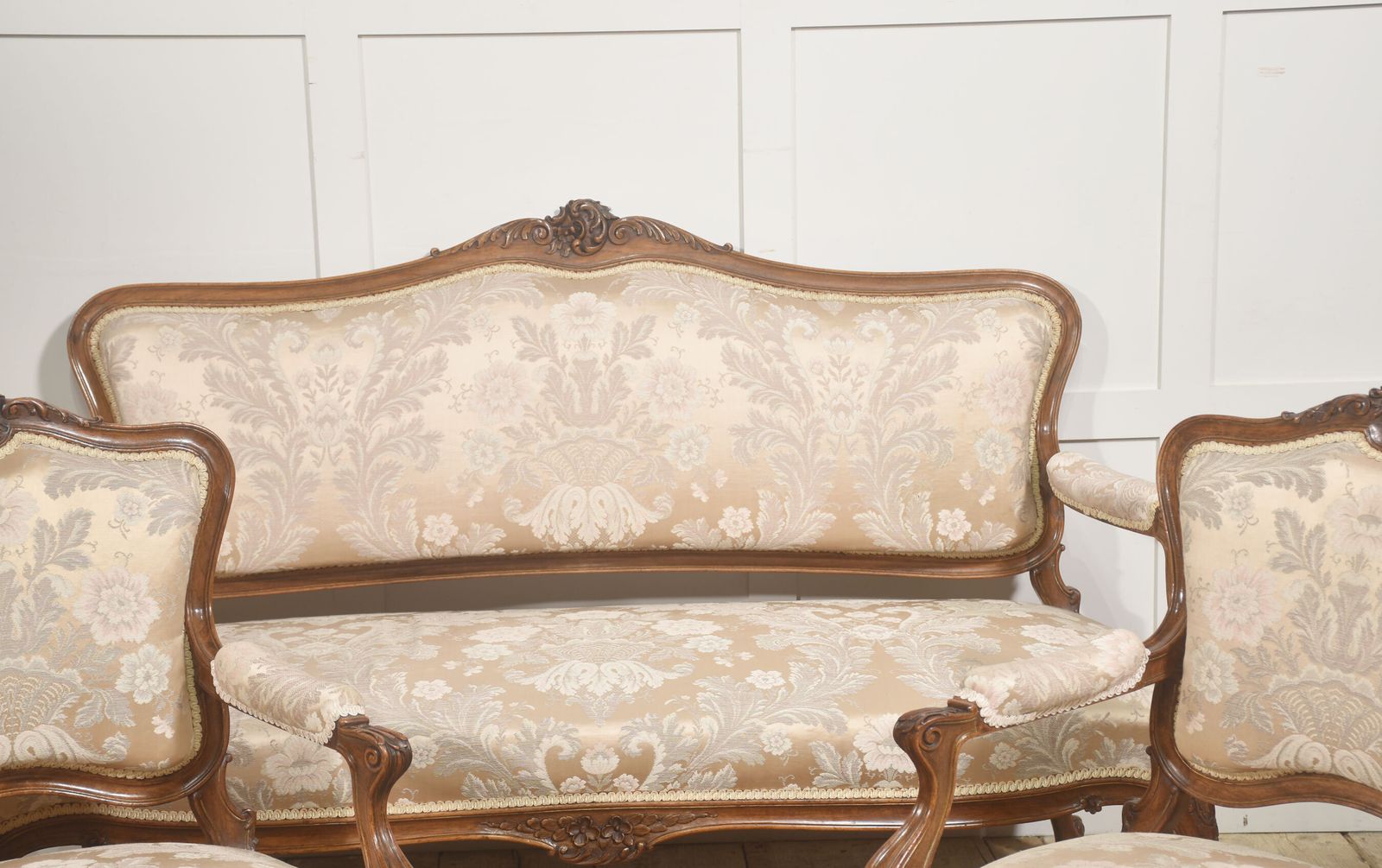 photo vintage Louis XV Style Carved Walnut Settee With Damask Upholstery