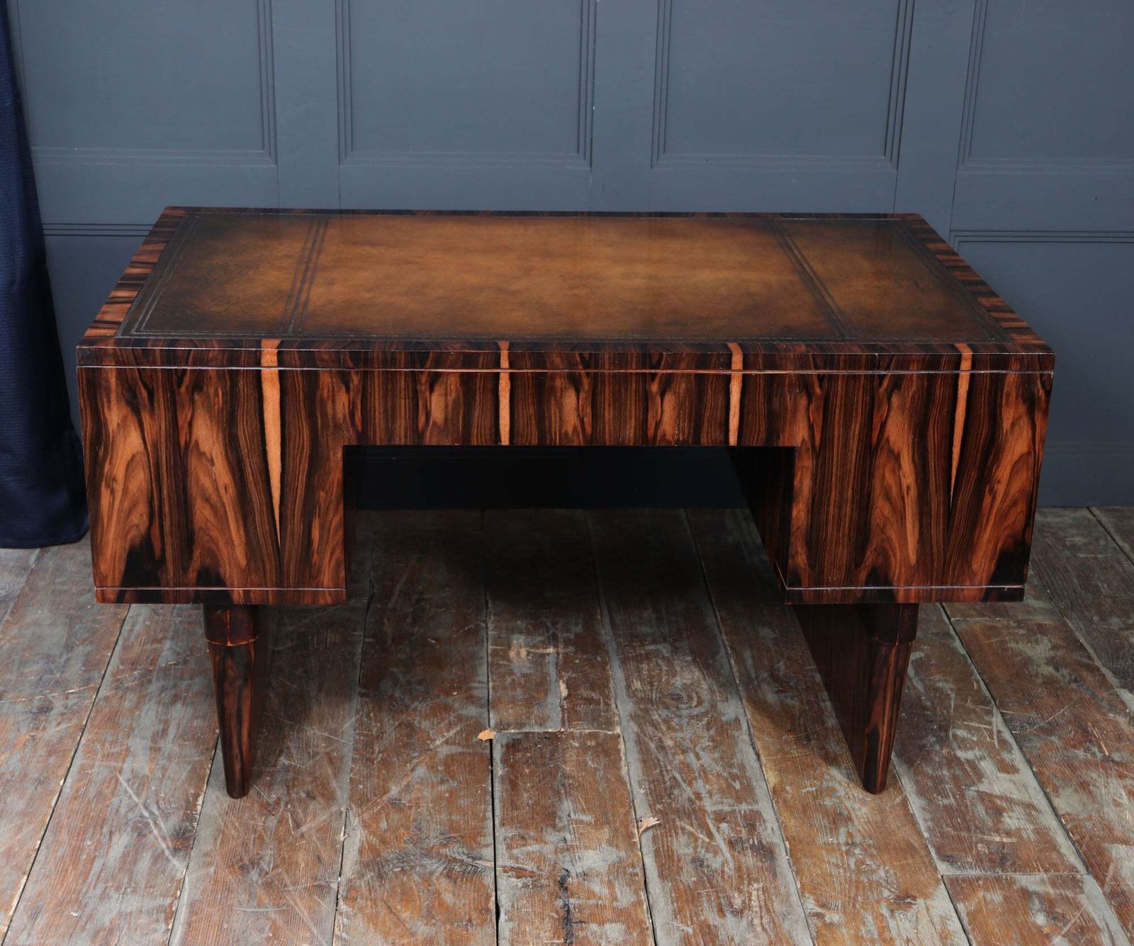 photo vinterior Italian Art Deco Macassar Ebony Desk With Leather Top C1950