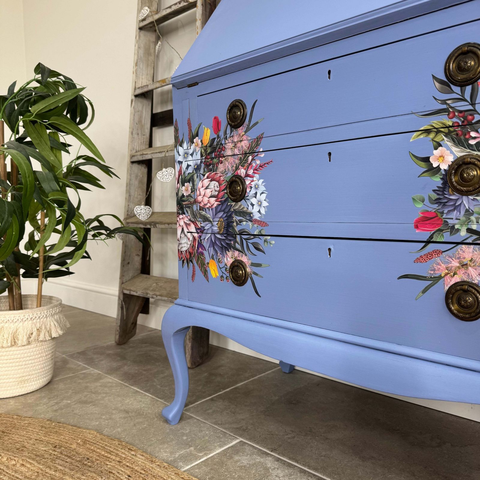 Pretty Writing Desk / Bureau Painted Light Blue, Pink And Floral photo vinterior