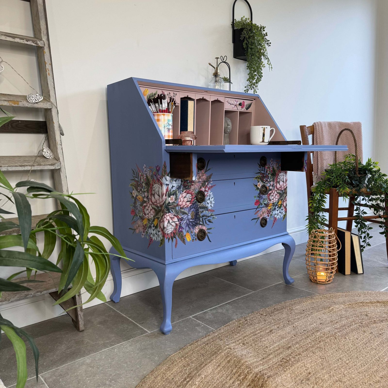 Pretty Writing Desk / Bureau Painted Light Blue, Pink And Floral photo vintage