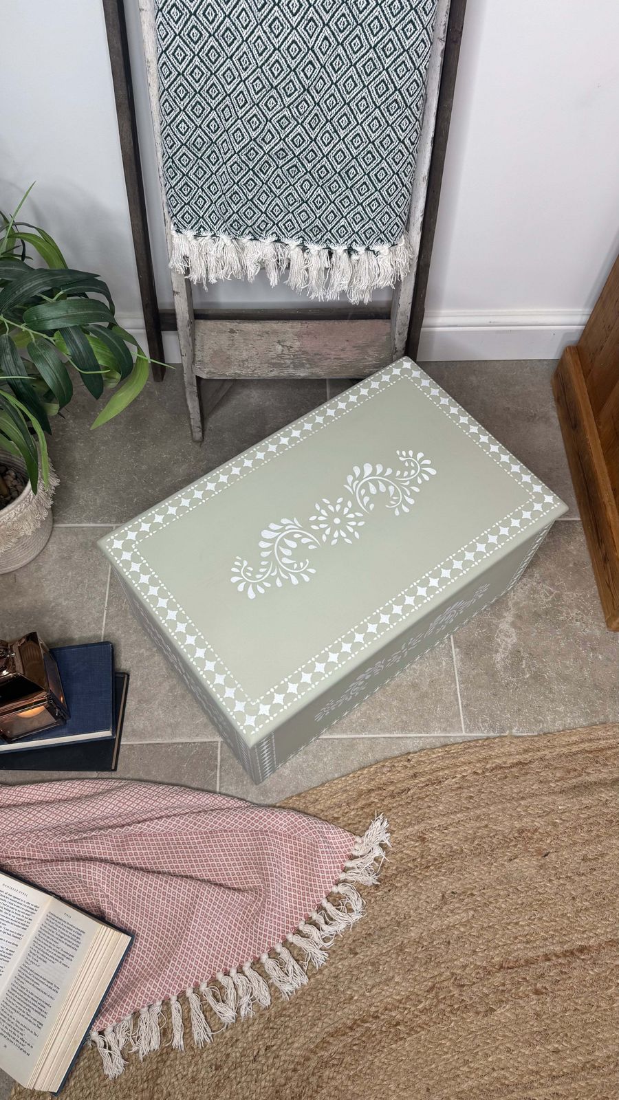 photo furniture Wooden Storage Box Painted Green And White Patterned