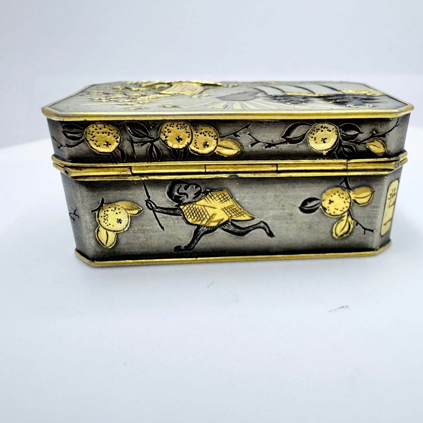 Japan Meiji Era Early 1900s. Antique Mixed Metal Pill Trinket Box. Signed. photo Home Decor