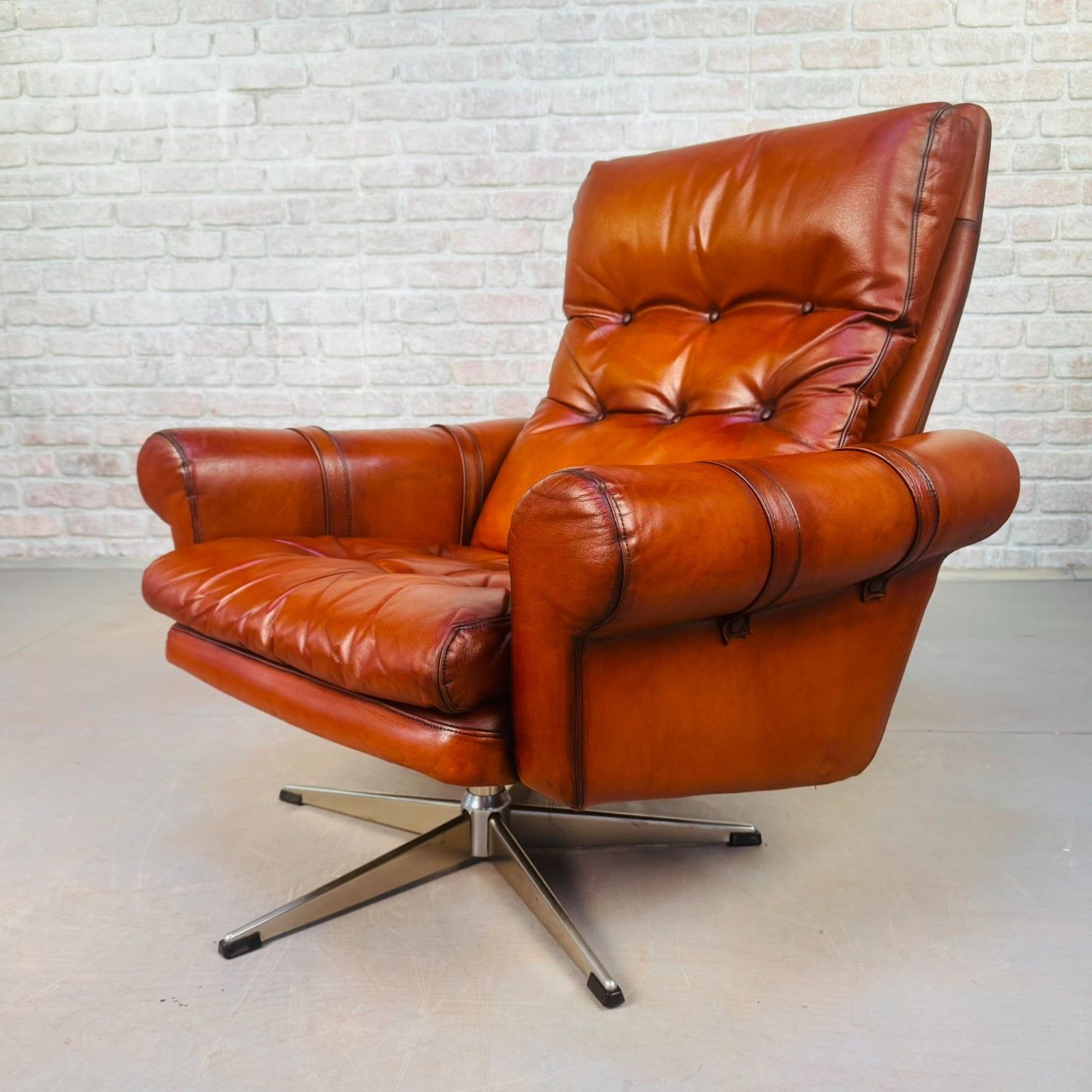 Mid Century Danish Leather Swivel Armchair – Hand Dyed Cognac Colour photo vintage