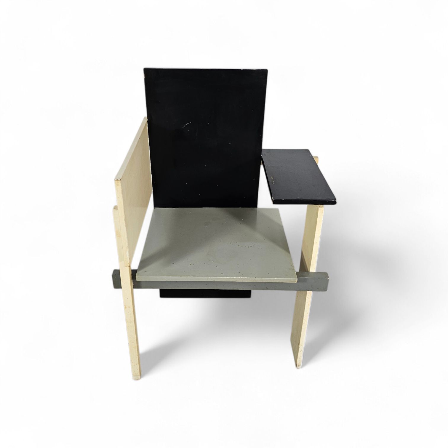 Old Berlin Chair / Berlijnse Stoel / Gerrit Rietveld / Signs Of Repair ( 2 Screws ) photo vinterior