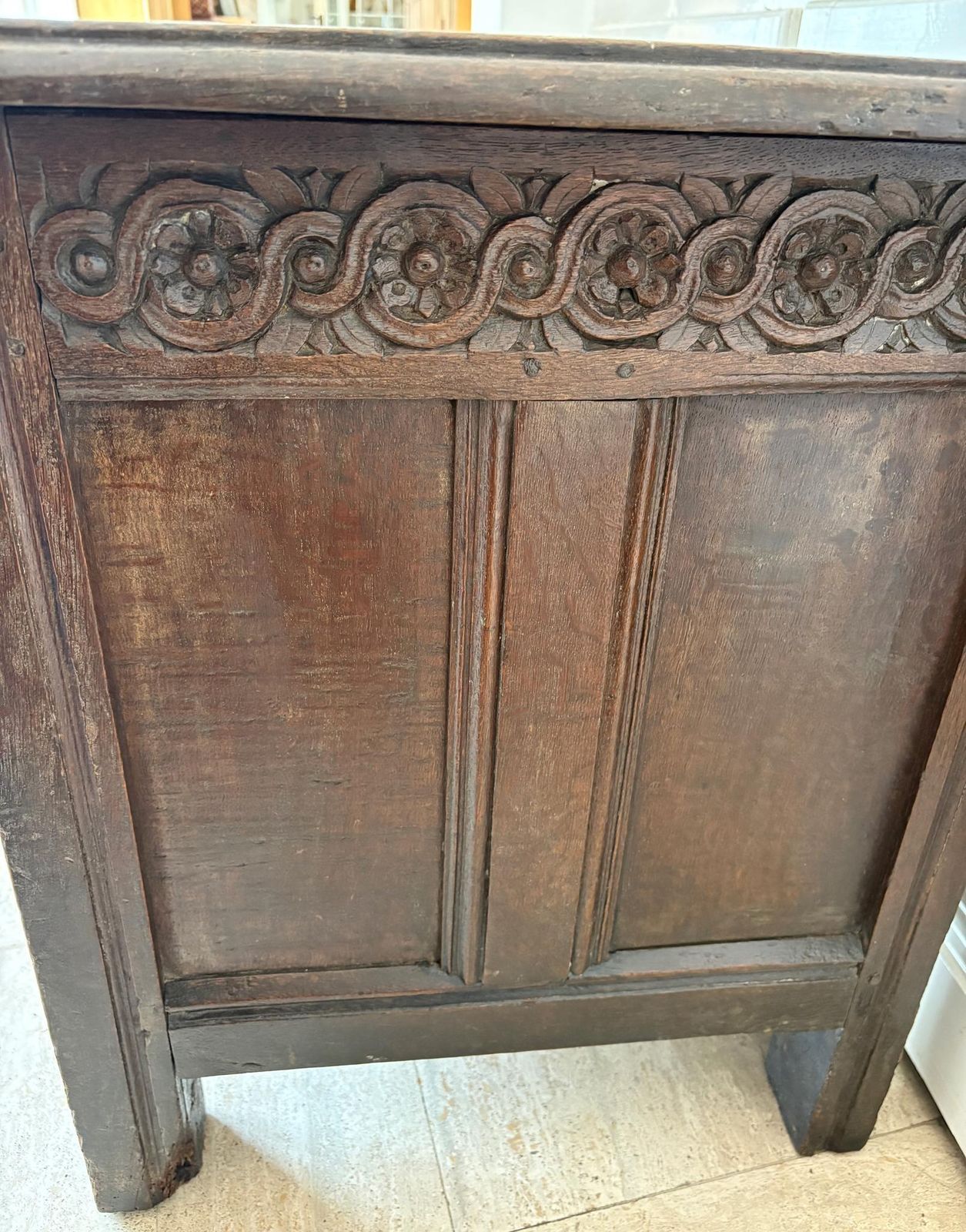 Late 17th Century English Joined Oak Coffer (C.1680–1700) photo vinterior