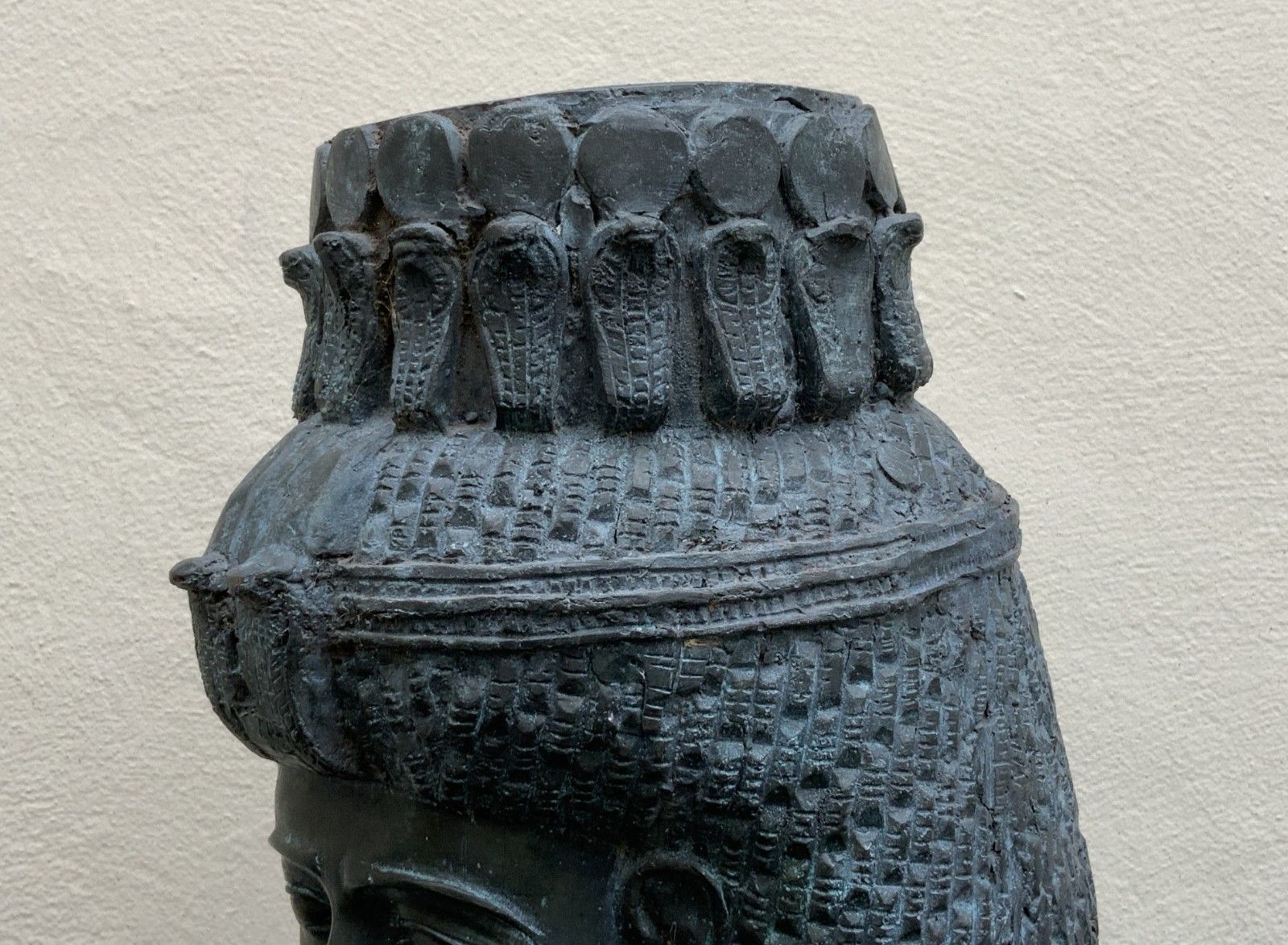 photo vinterior Large Exceptional Bronze Sculpture Cleopatra Egyptian Revival With Marble Stand