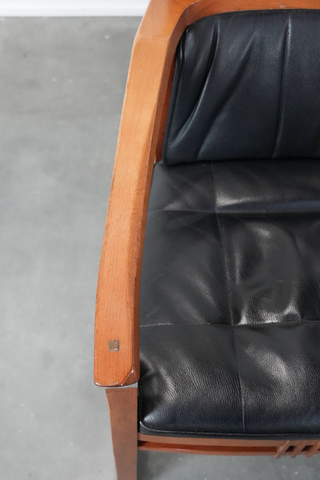 photo for sale Set Van 4 Luxe Zwartleren Art Deco Eetkamerstoelen Met Armleuningen Van Schuitema, Uit De Decoform Serie