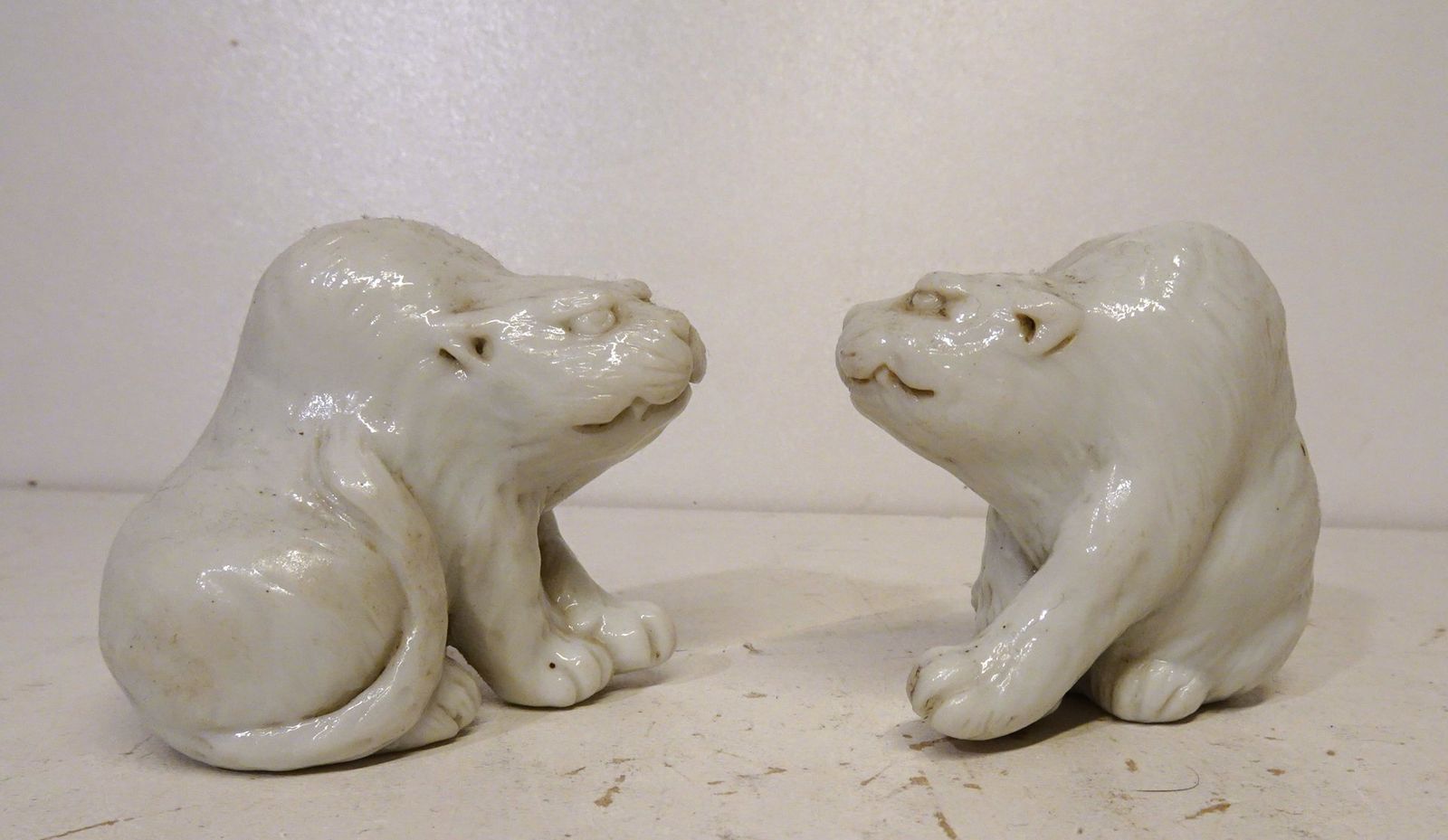 Small Antique Meiji Japanese Hirado Ware Porcelain Tigers, 1890s, Set Of 2 photo furniture